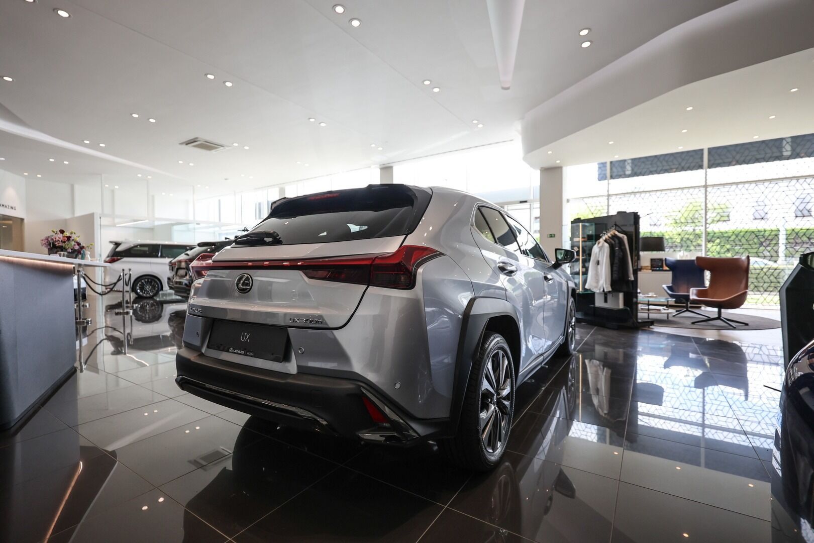 Lexus UX 300h, 300h 2.0L HEV F SPORT DESIGN - fotka 4