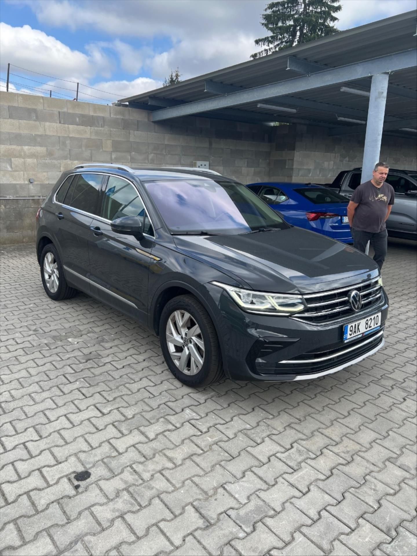 Volkswagen Tiguan, 2,0 TSI 140kW 4MOT DSG DPH Ele - fotka 4