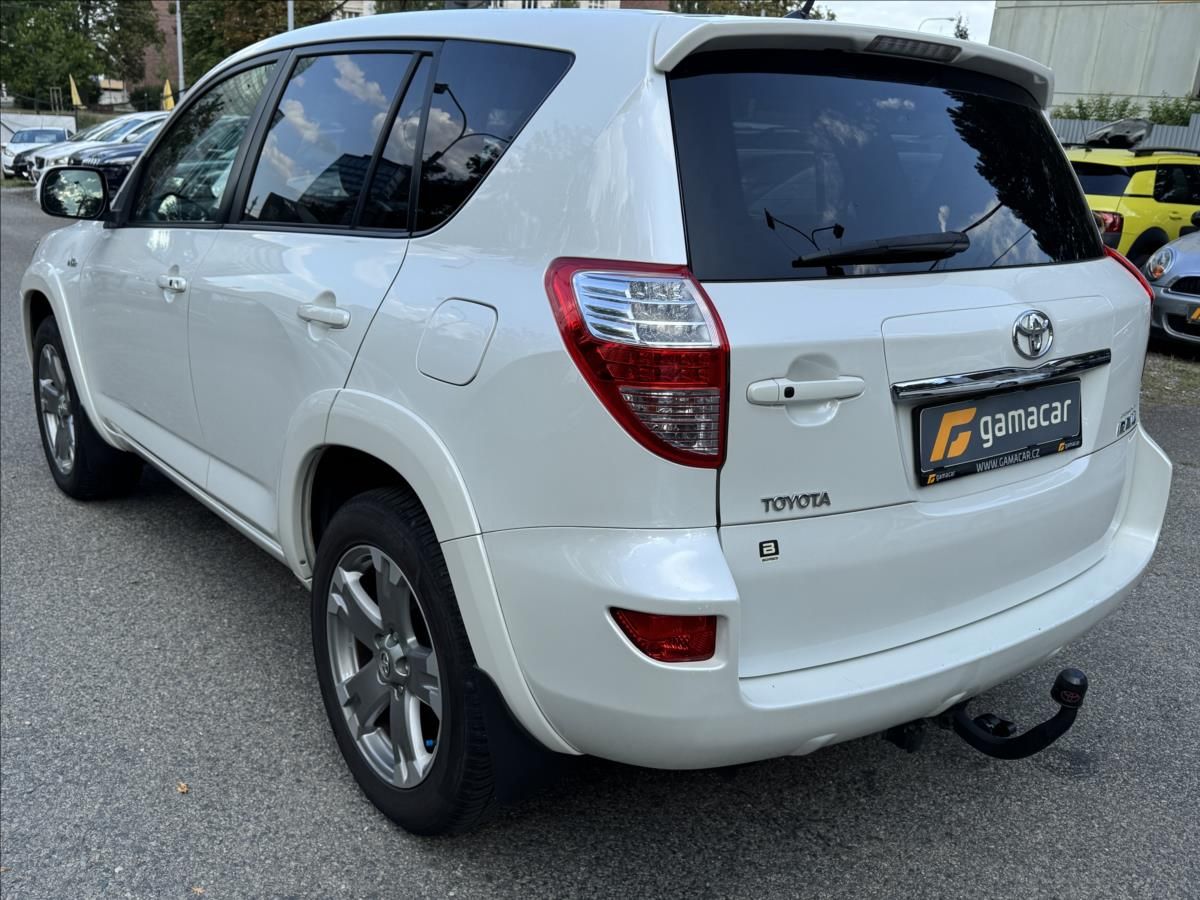 Toyota Rav4, 2,2 CROSSOVER+NADHERNÝ STAV ! - fotka 6