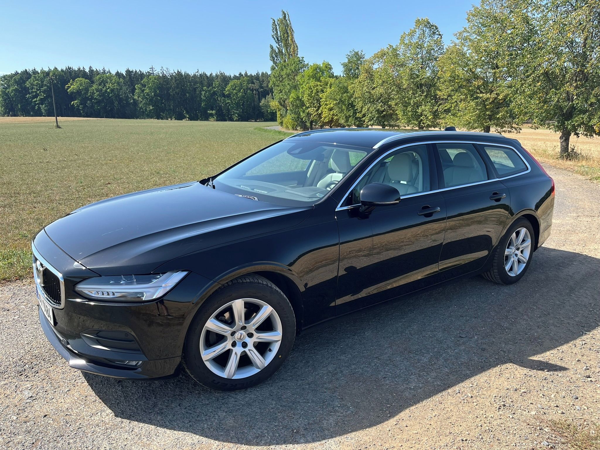 Volvo V90, D4 140 kW Momentum, AUT, Tažné - fotka 4