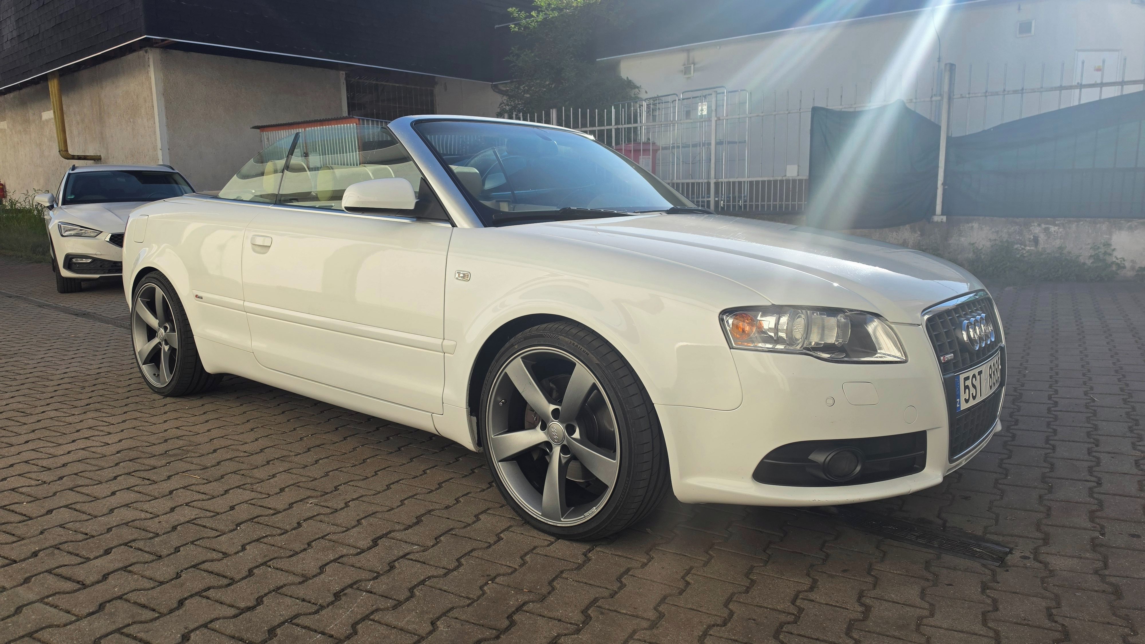 Audi A4, Malý nájezd, pěkný stav a - fotka 3