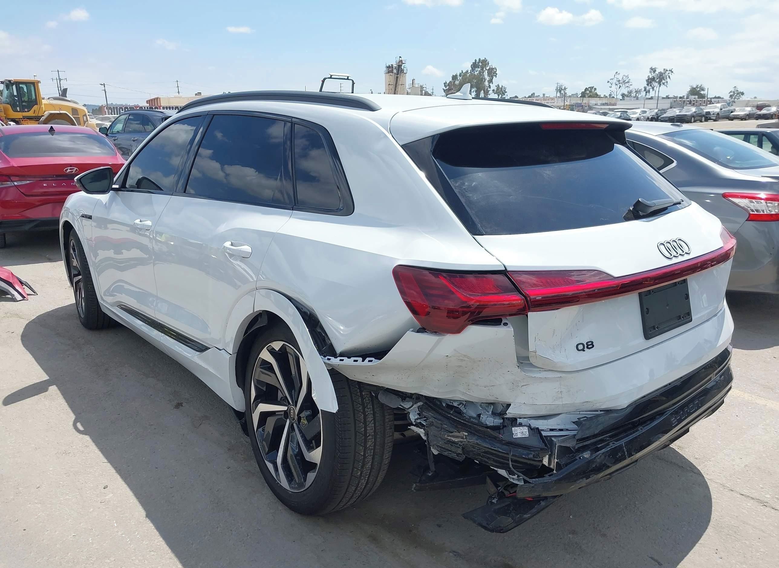 Audi Q8 e-tron, Auto na cestě - fotka 4