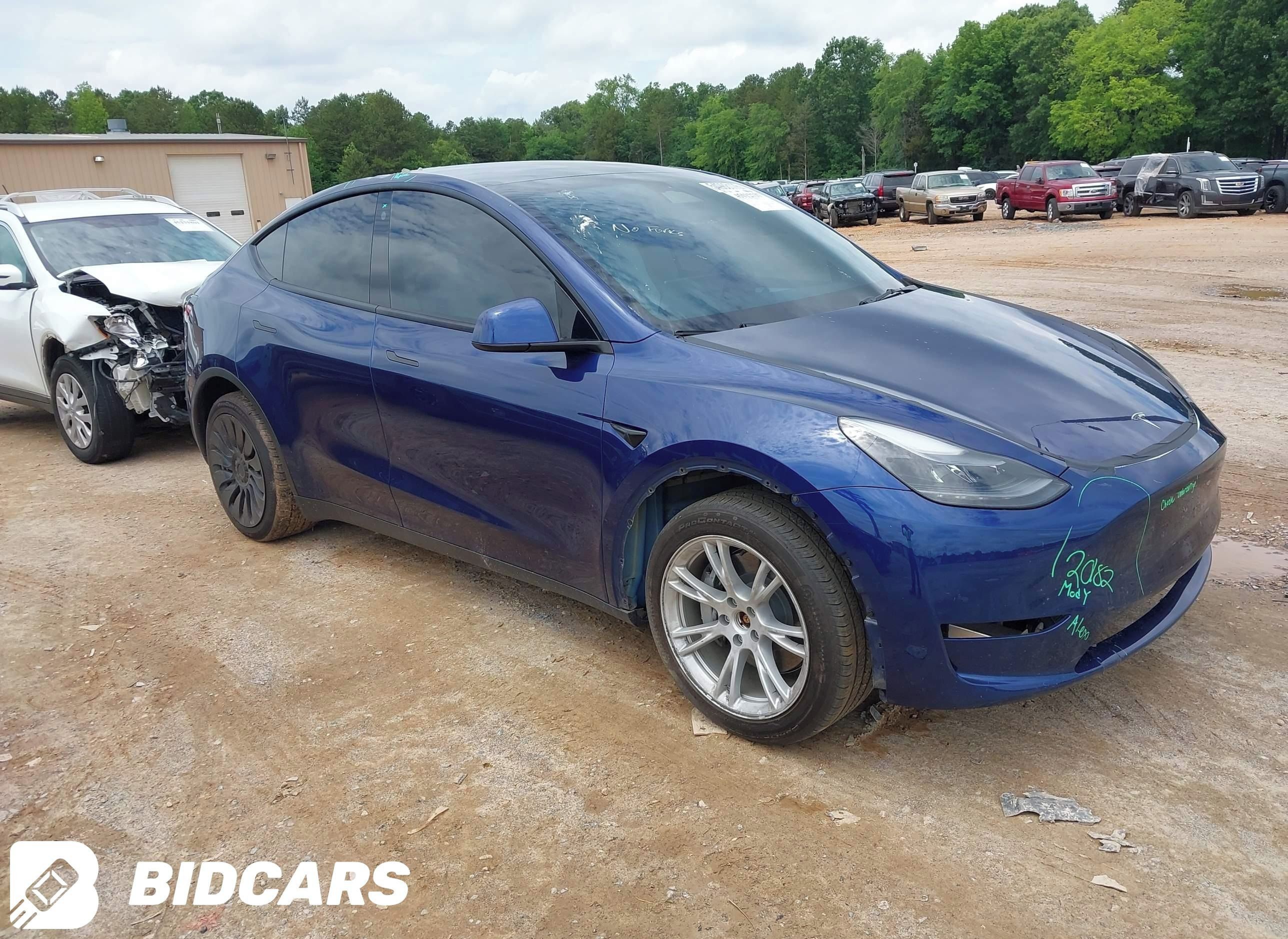 Tesla Model 3, Auto na cestě - fotka 3