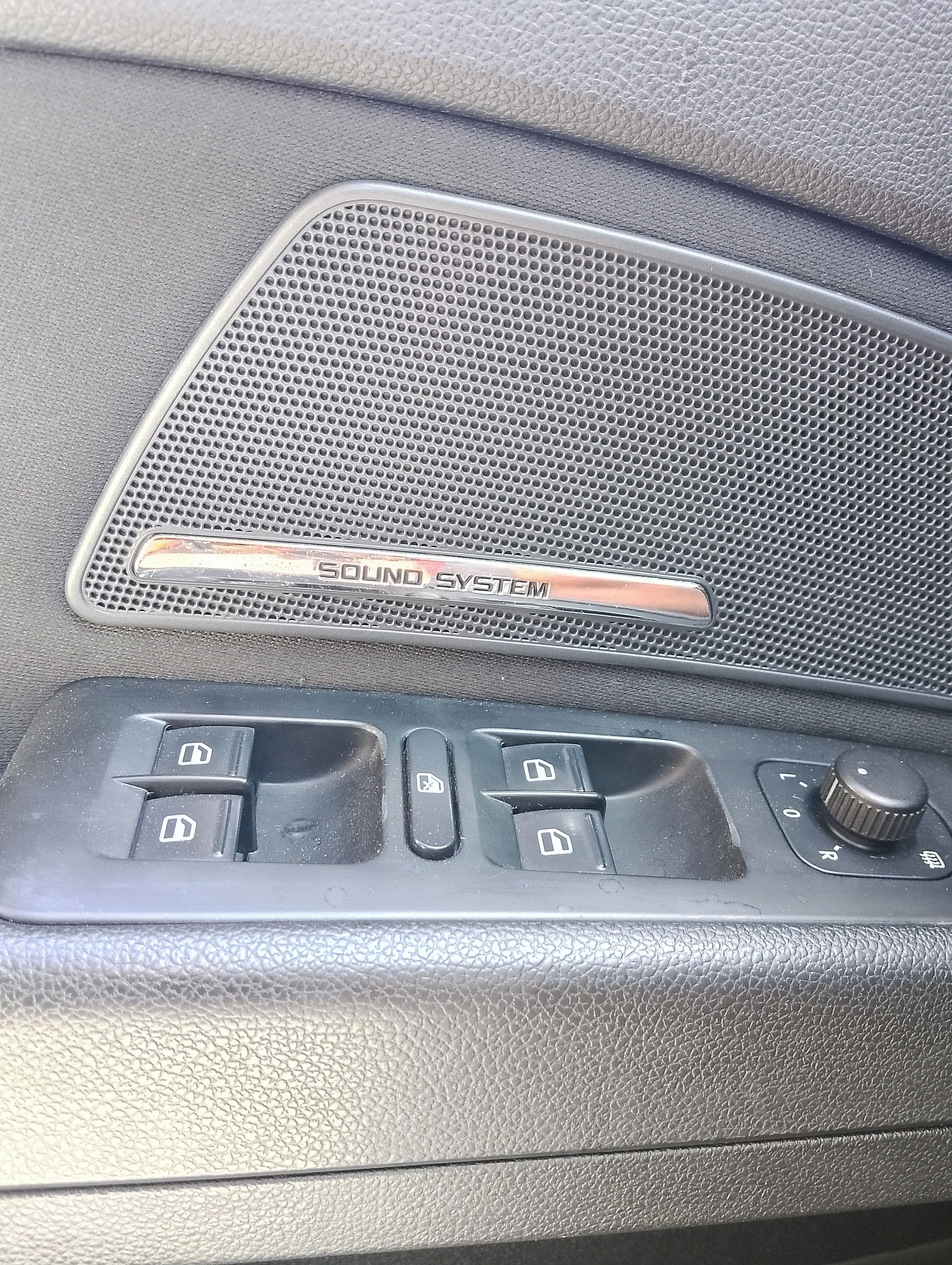 Škoda Superb, Koupeno nové v ČR. - fotka 6