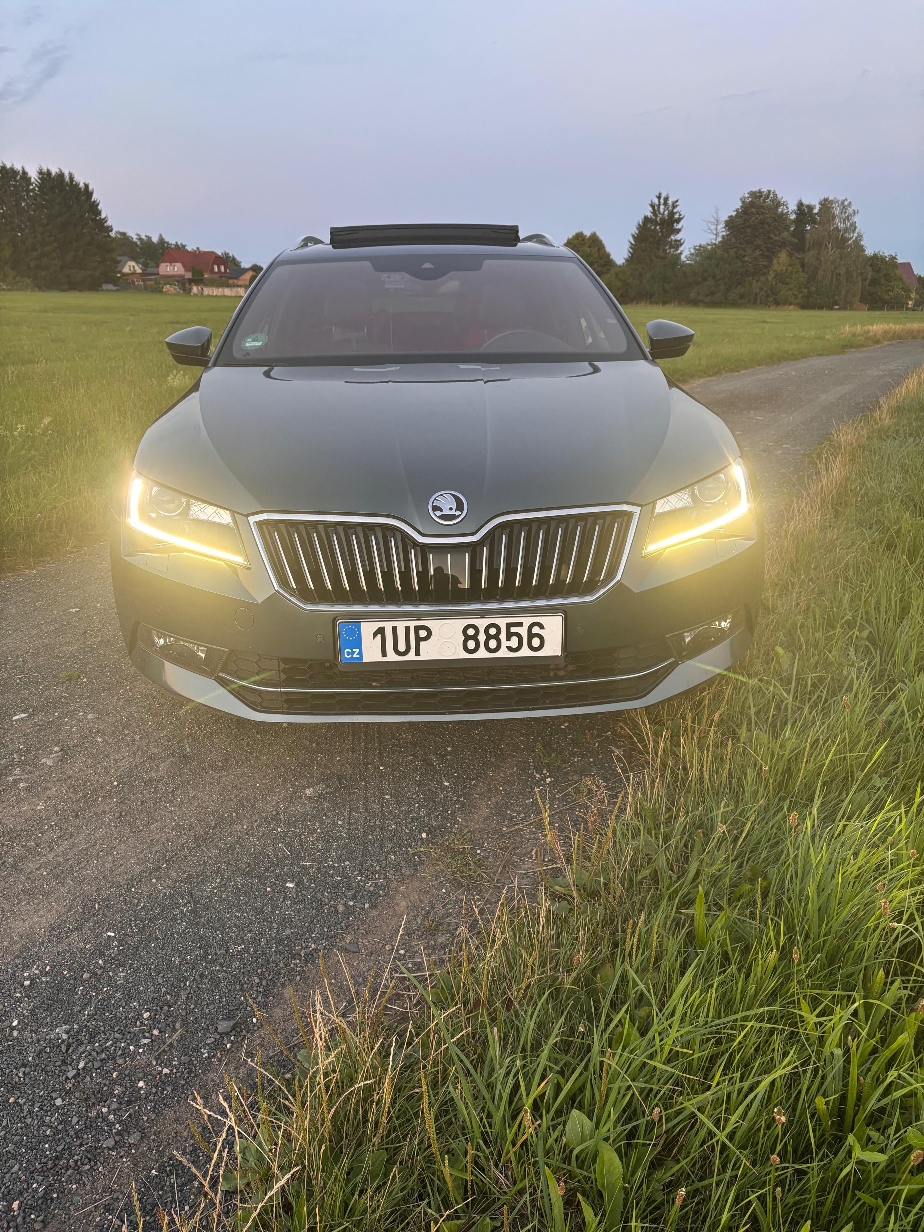 Škoda Superb - fotka 2