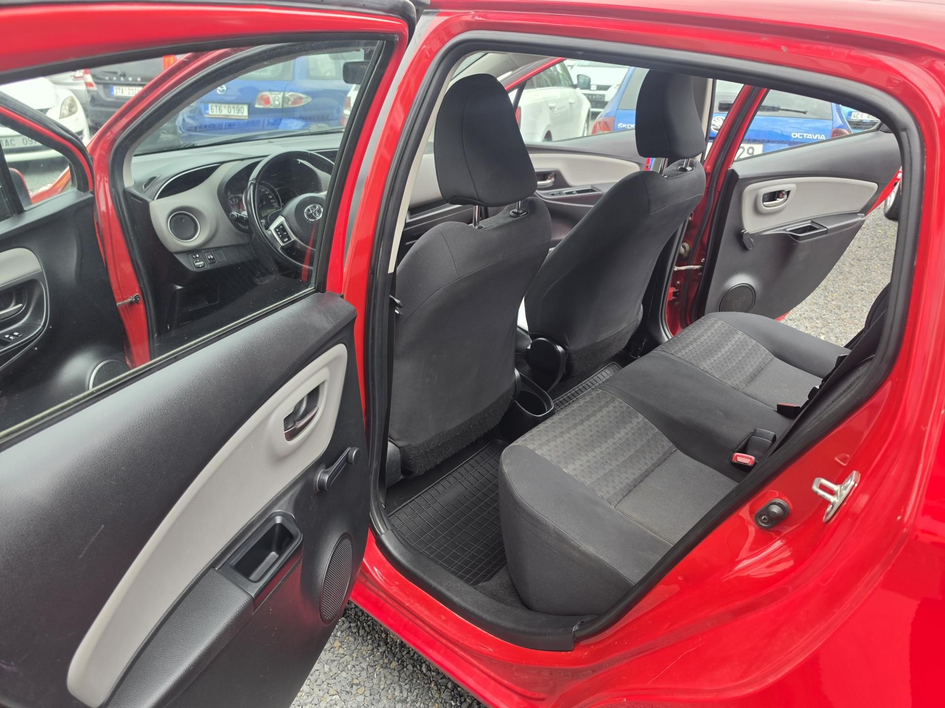 Toyota Yaris, 1.3 VVTI Automat - fotka 6