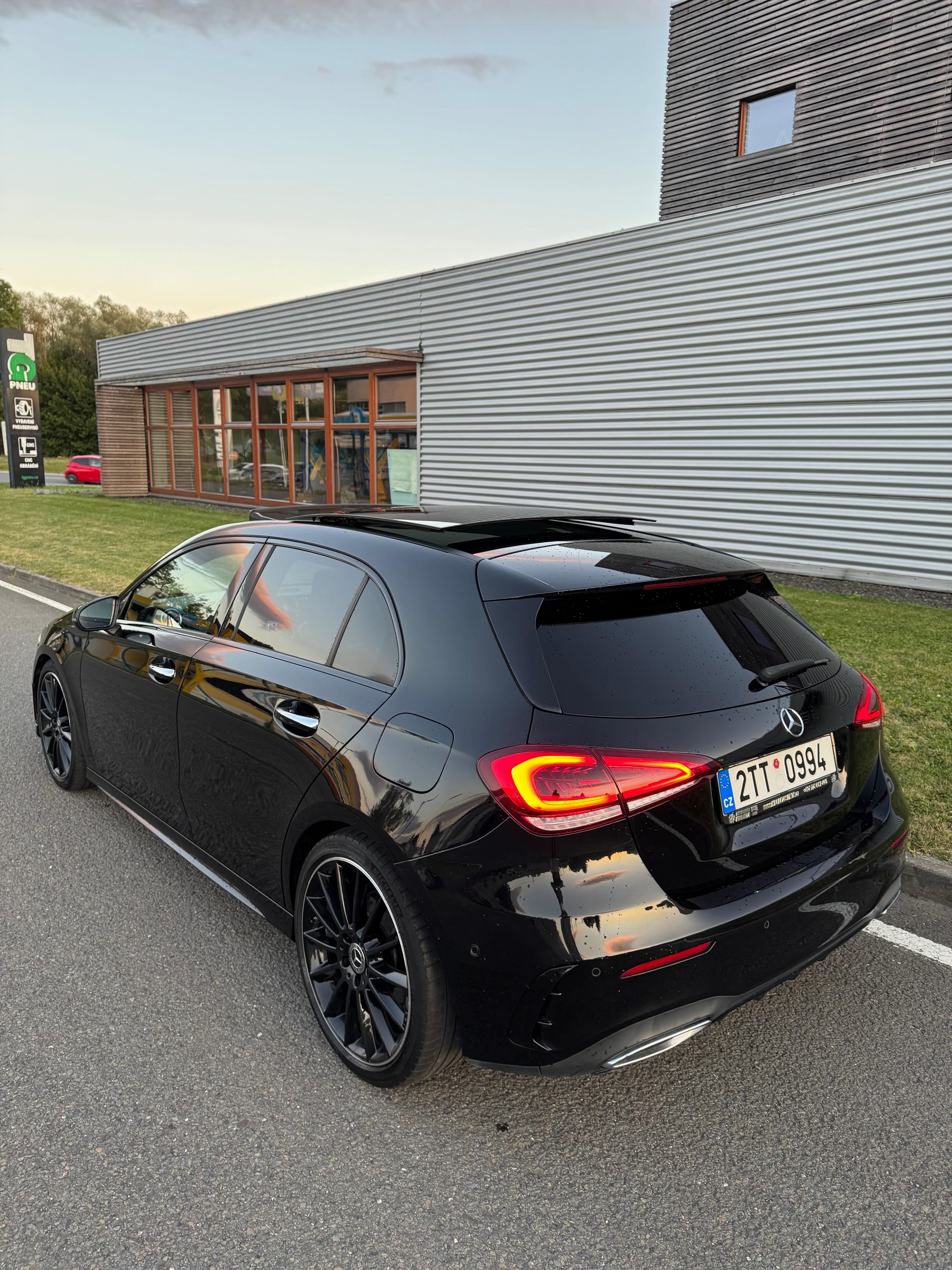 Mercedes-Benz Třídy A, A200 AMG line Panorama 91TKM - fotka 3