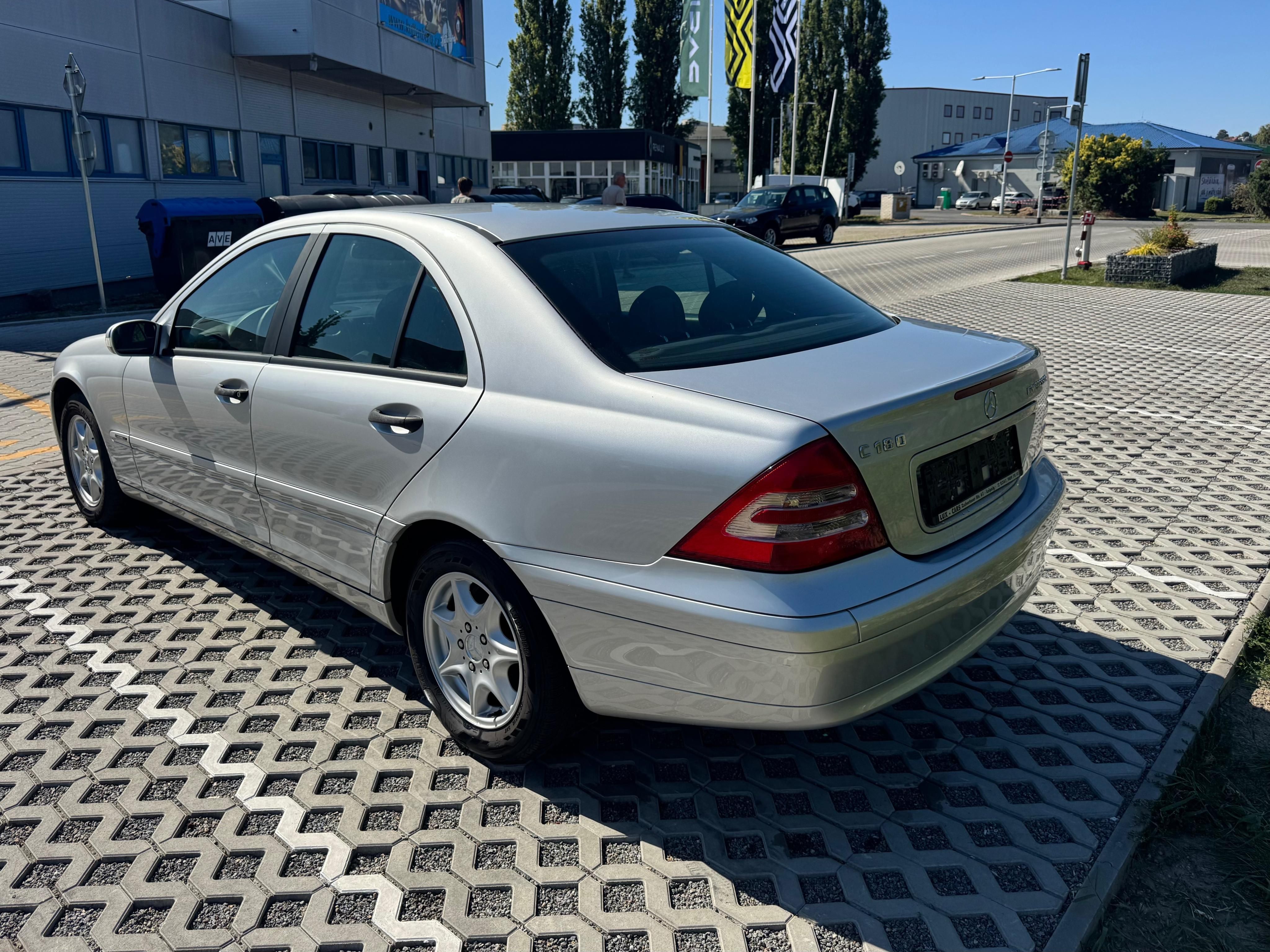 Mercedes-Benz Třídy C, 180Kompressor 105kw Automat. - fotka 4