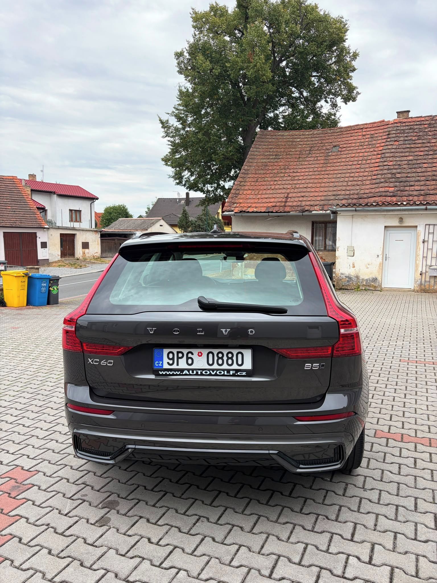 Volvo XC60, B5 Plus Dark AWD 184 kW 2024 - fotka 6