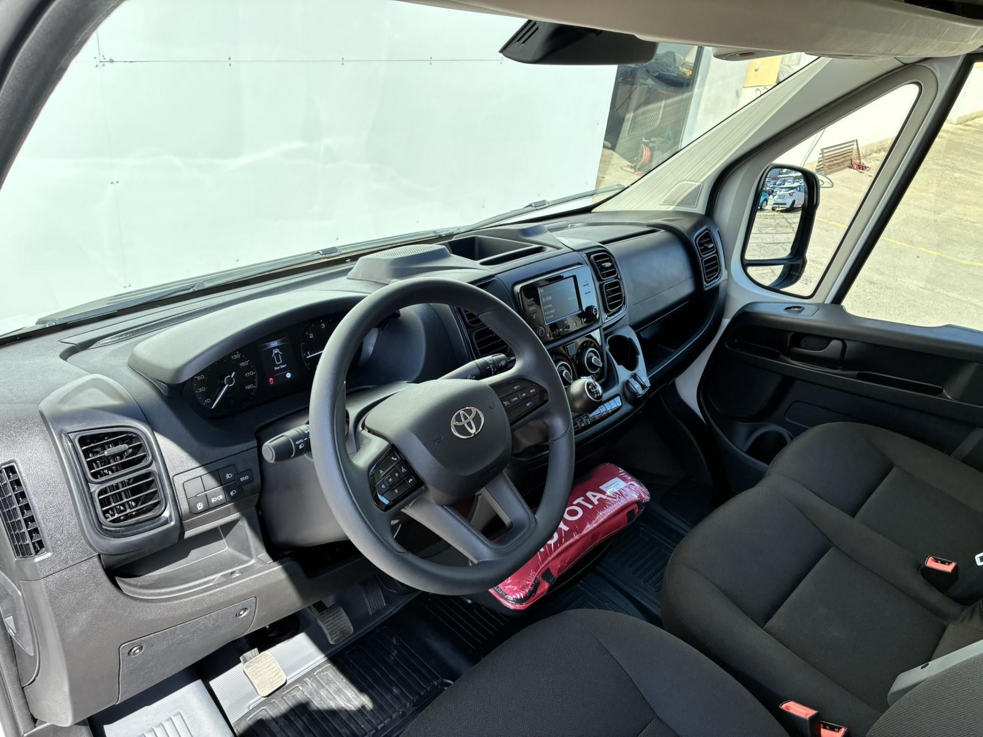 Toyota Proace, L2 H2 2.2 D-4D Life - fotka 5
