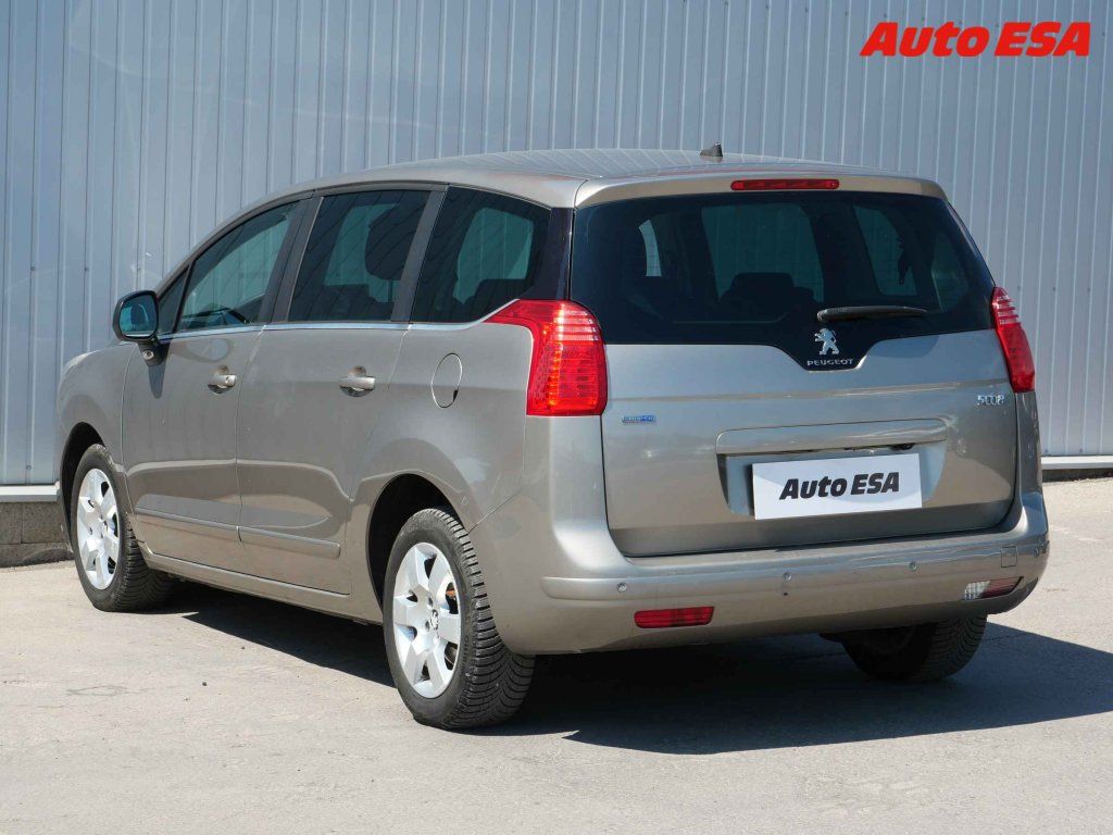 Peugeot 5008, 1.6 HDi,ČR,navi,autoAC - fotka 6