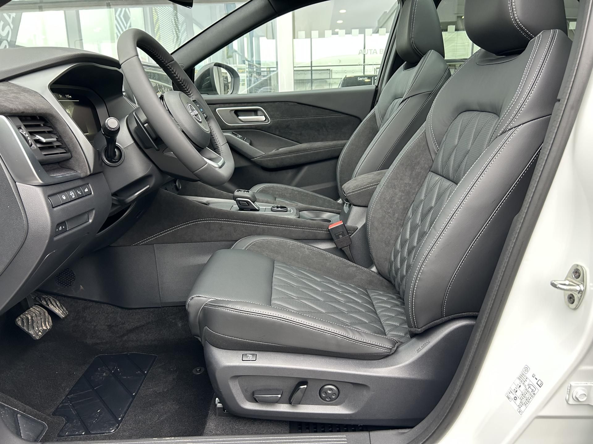 Nissan Qashqai, Tekna Plus 4x4 1.3T 116kw AT - fotka 6