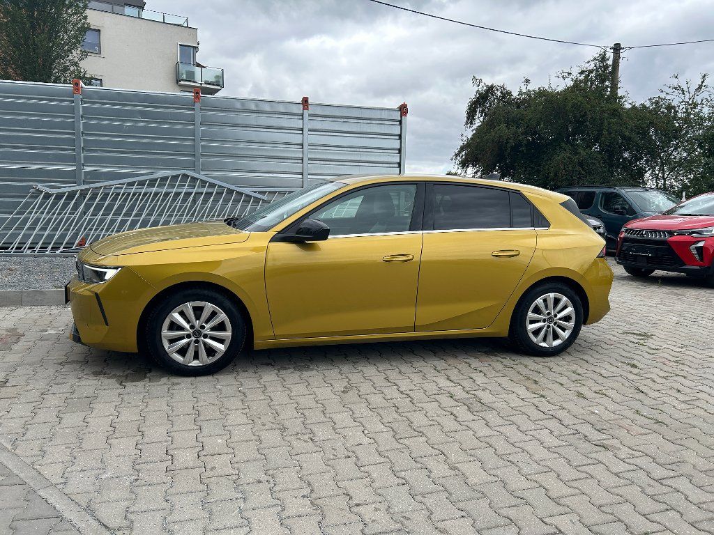 Opel Astra, Elegance 1,2 Turbo 96kW MT6 - fotka 2