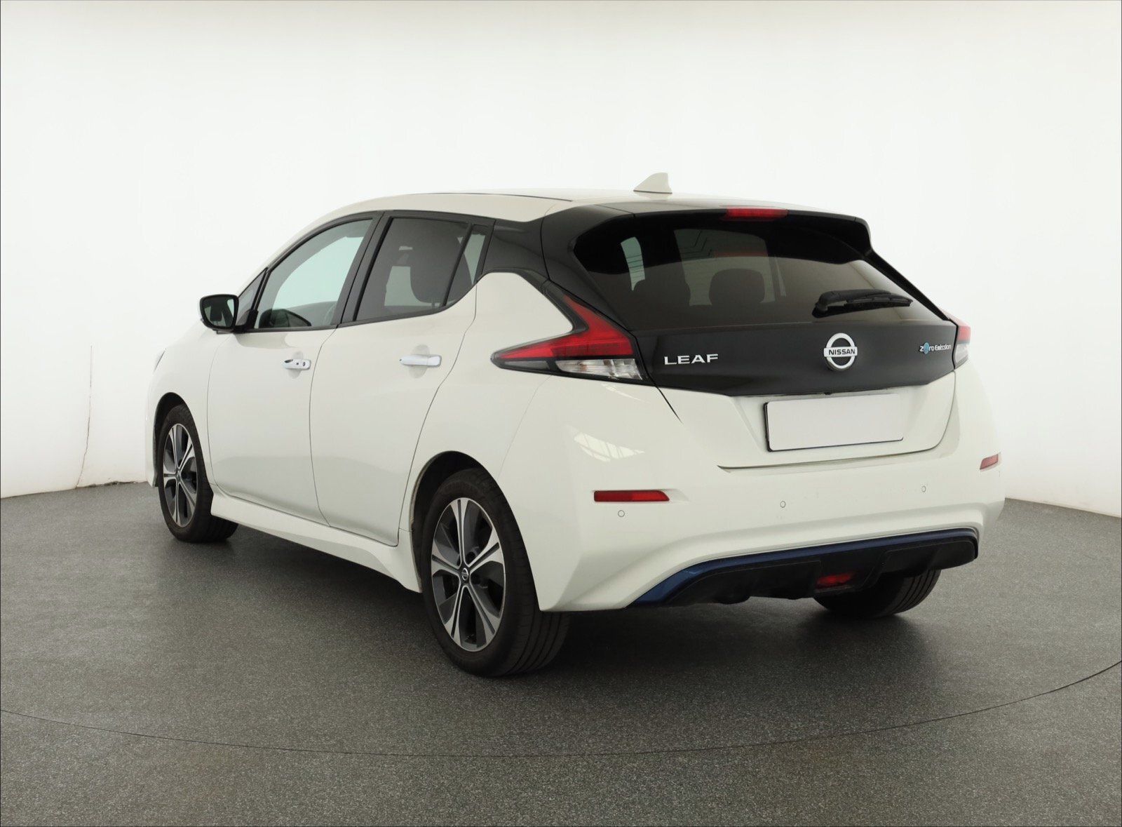 Nissan LEAF, 40 kWh, SoH 91%, Automat - fotka 4