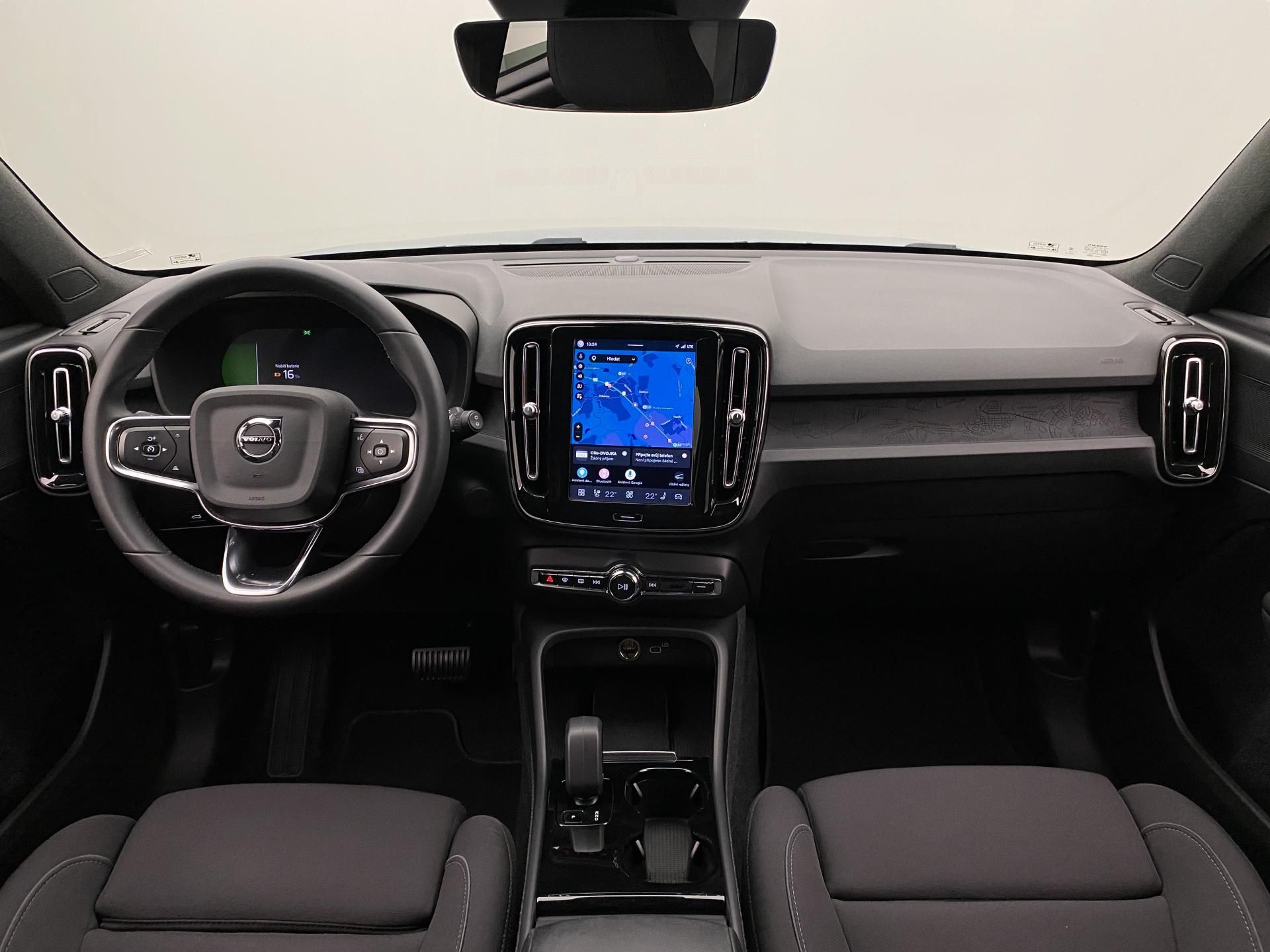 Volvo XC40, PURE ELECTRIC RECHARGE PLUS - fotka 2
