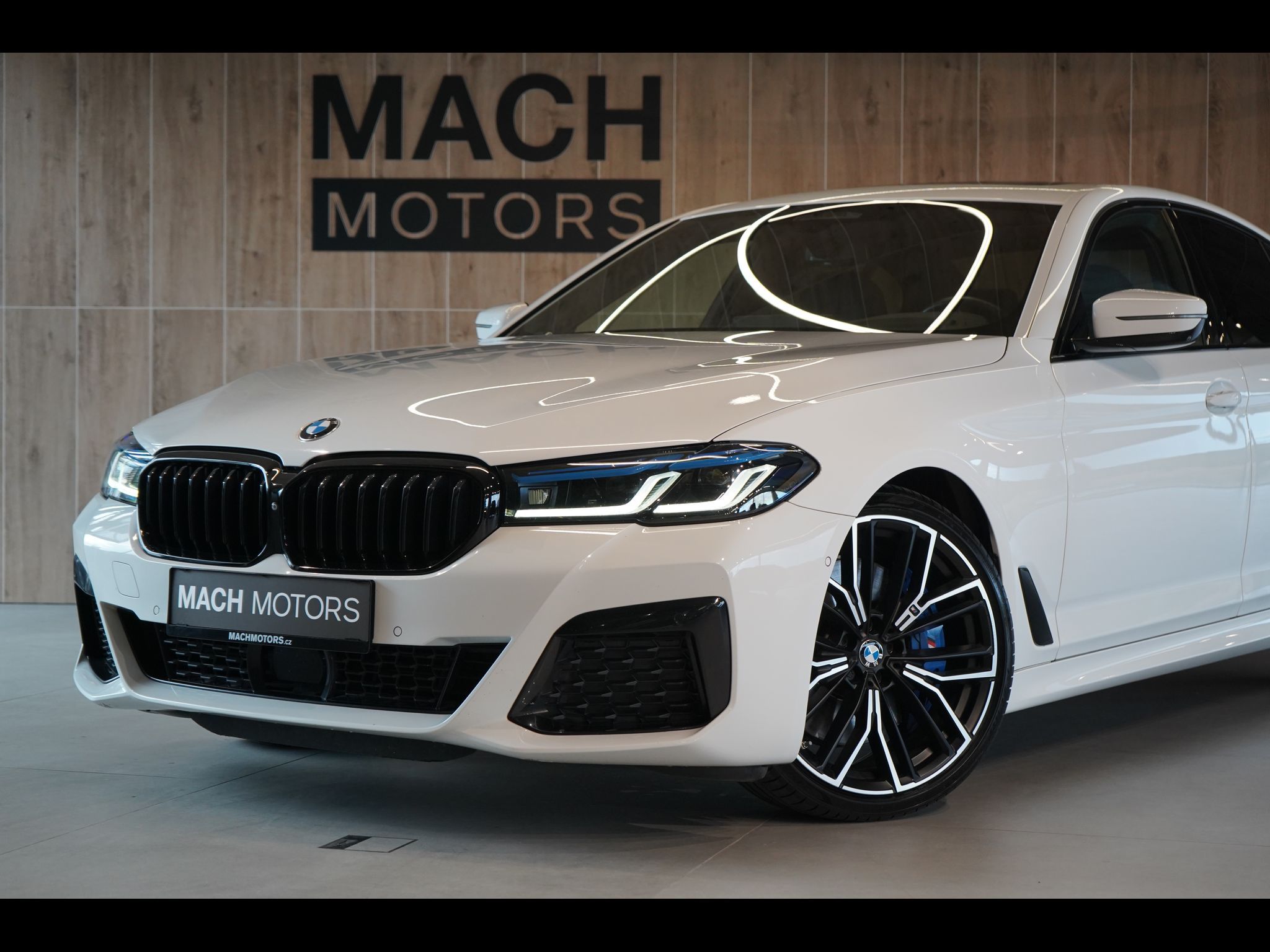 BMW Řada 5, M550i xDrive, Nezávislé, Laser - fotka 2