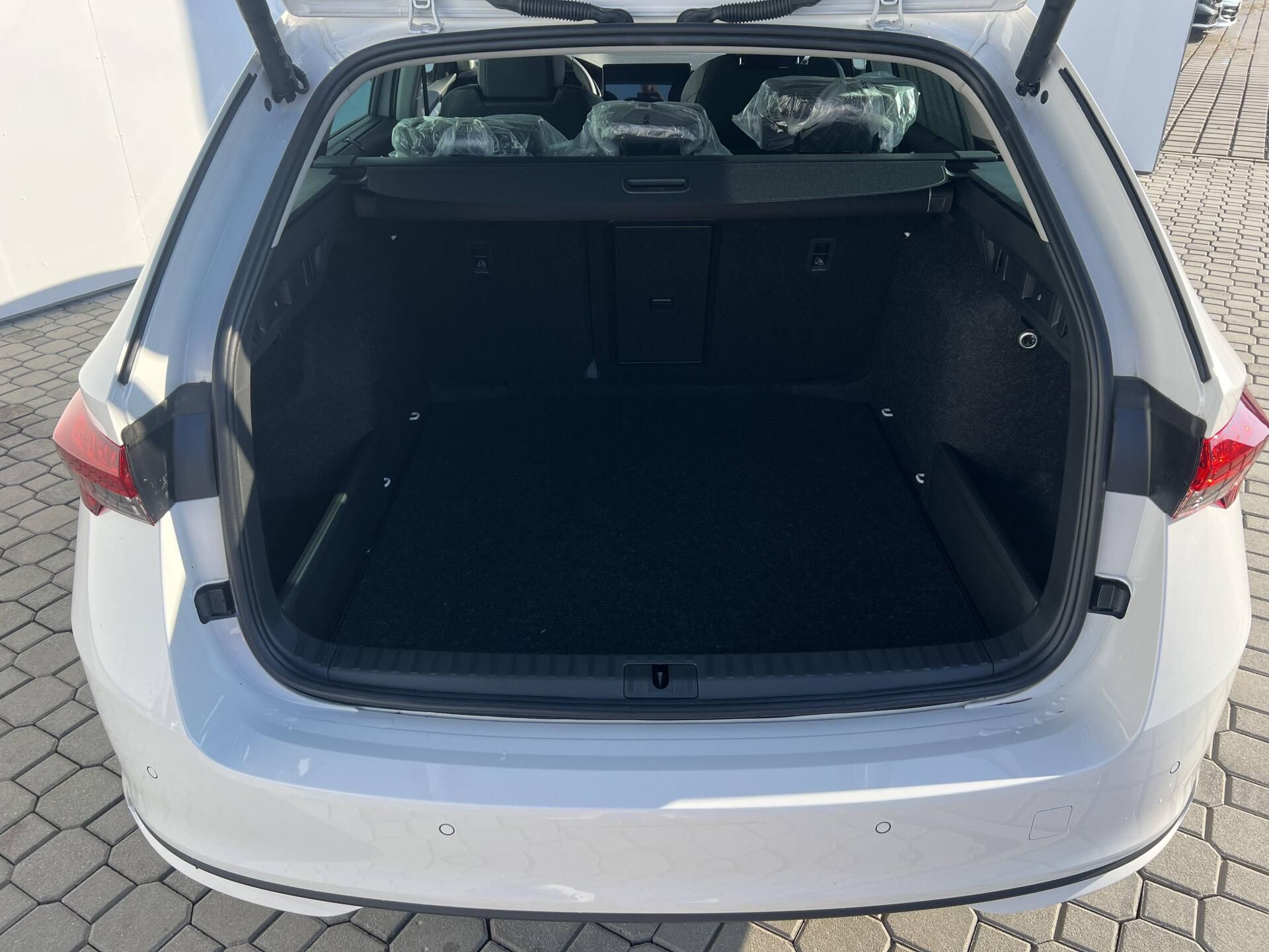 Škoda Octavia, Combi Dynamic 7DSG 1,5TSI - fotka 6