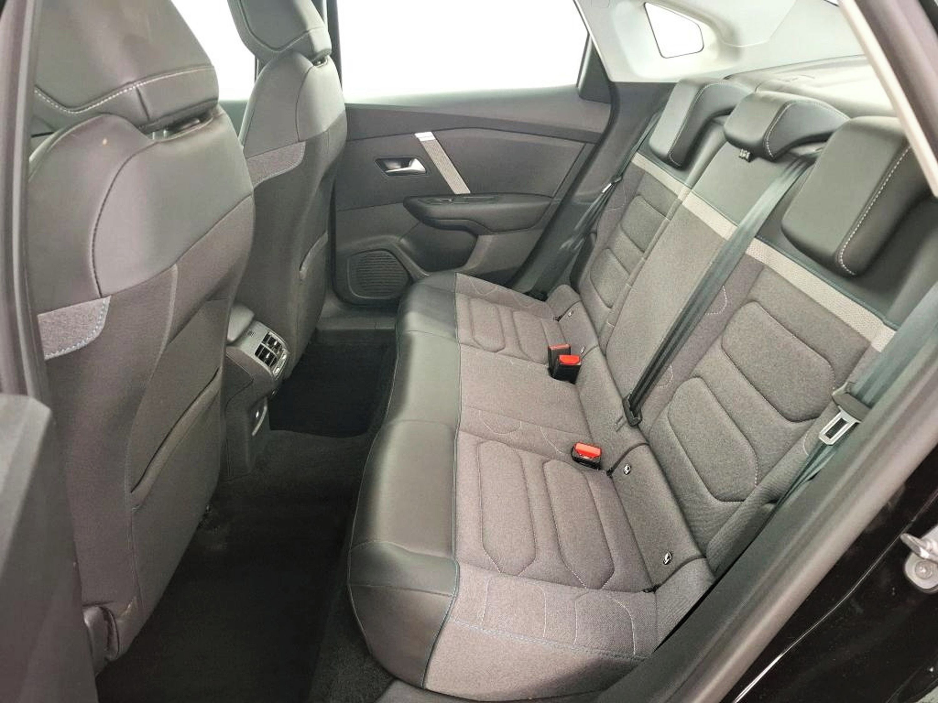 Citroën C4 X, 1.2 PT (96 kW), 79 tis. km,LED - fotka 6