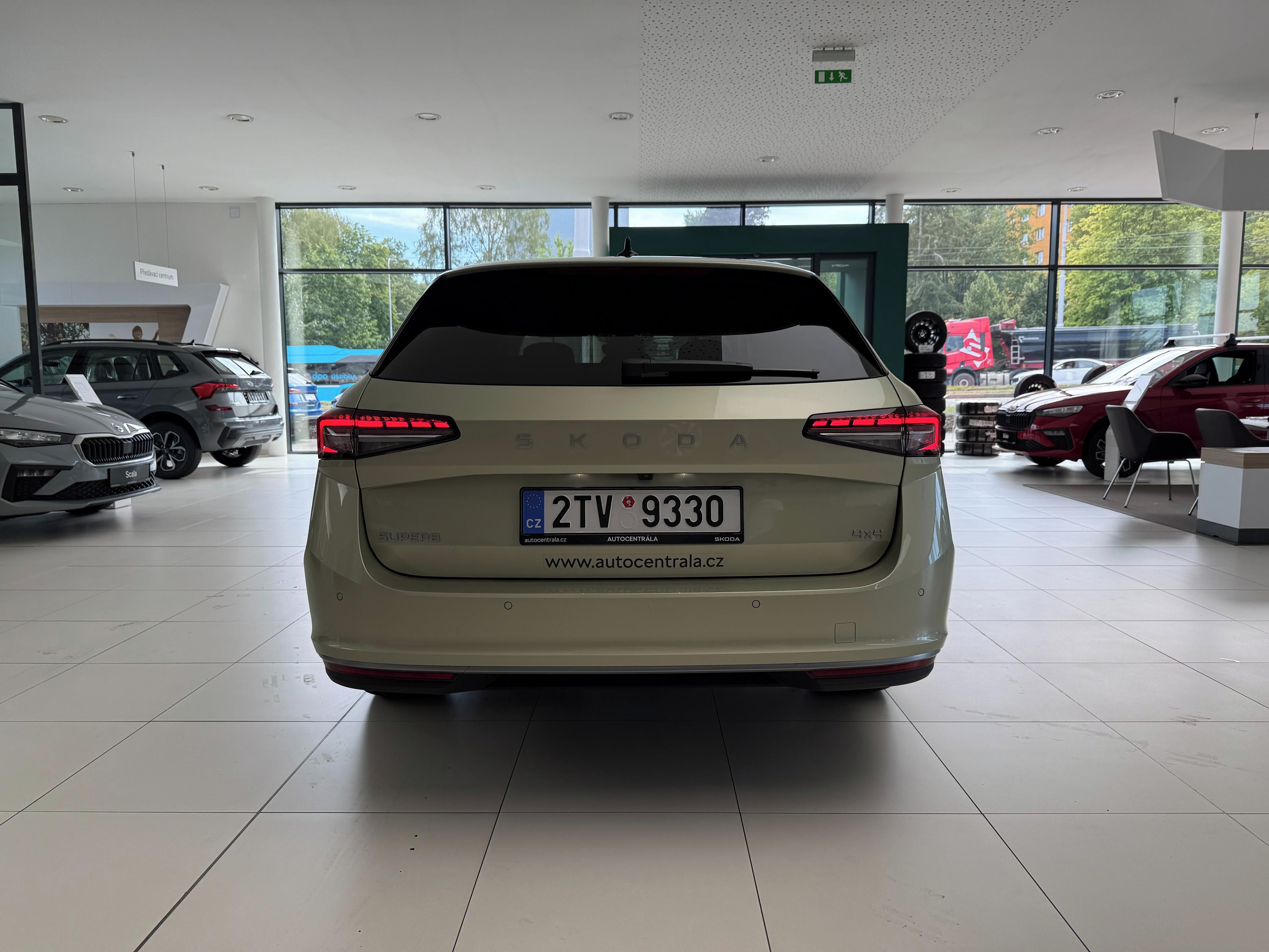 Škoda Superb, DSG 2,0 TDI / 142 kW L&K - fotka 4