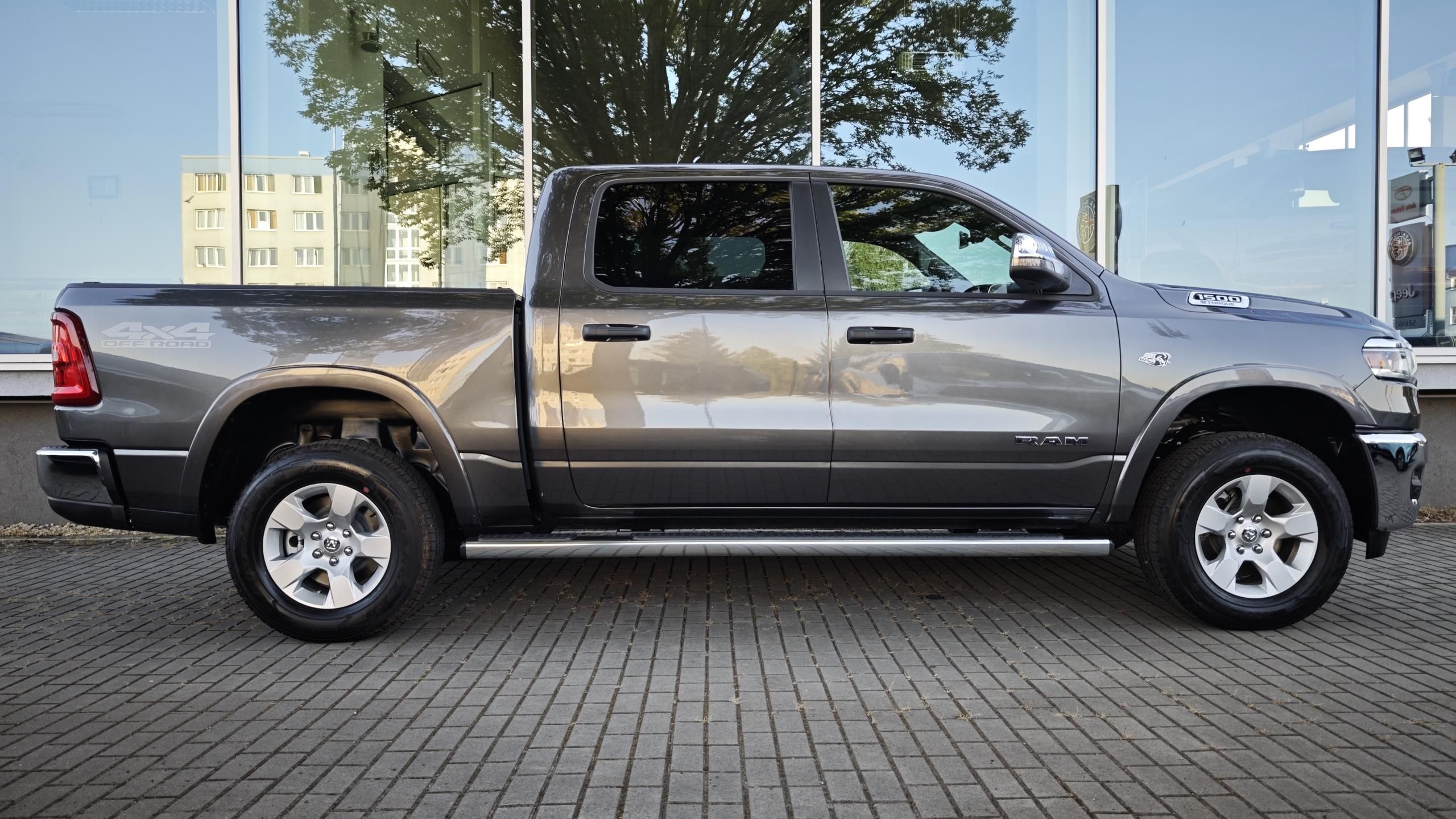 Dodge Ram, 1500, 5.7 V8  Laramie - fotka 5