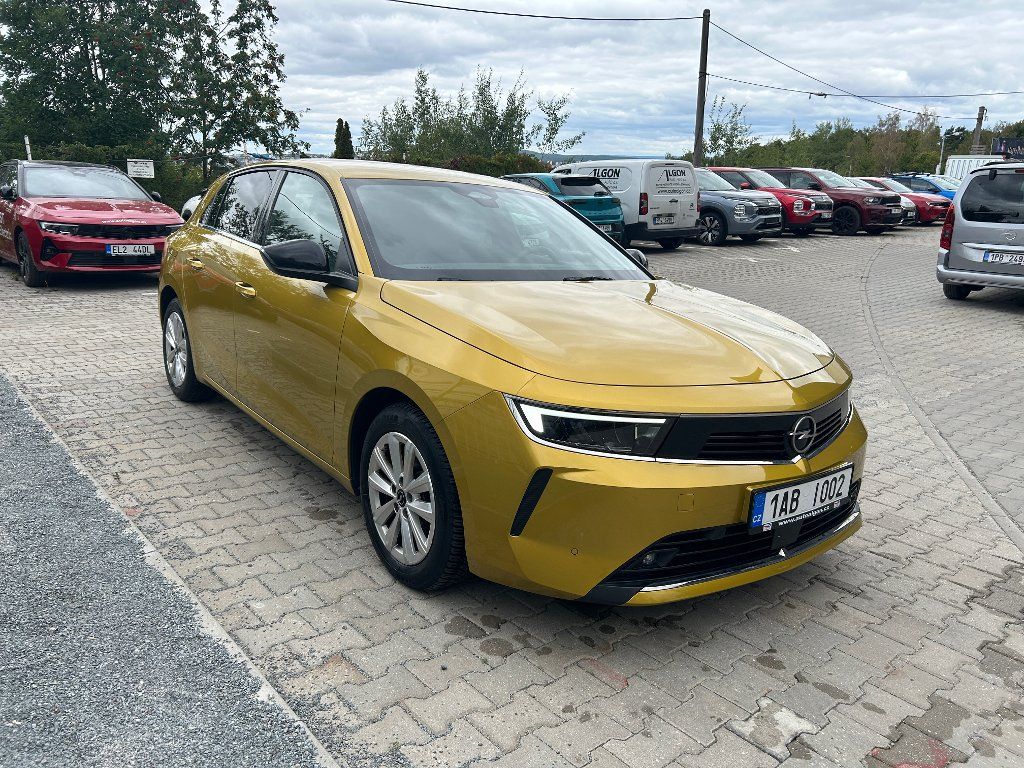 Opel Astra, Elegance 1,2 Turbo 96kW MT6 - fotka 5