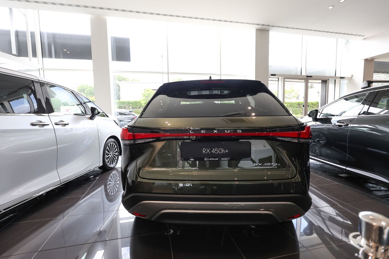 Lexus RX, 450h+ 2.5 PHEV LUXURY - fotka 4