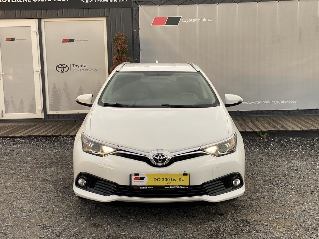 Toyota Auris, 1.4D, ČR, Active, manual - fotka 2