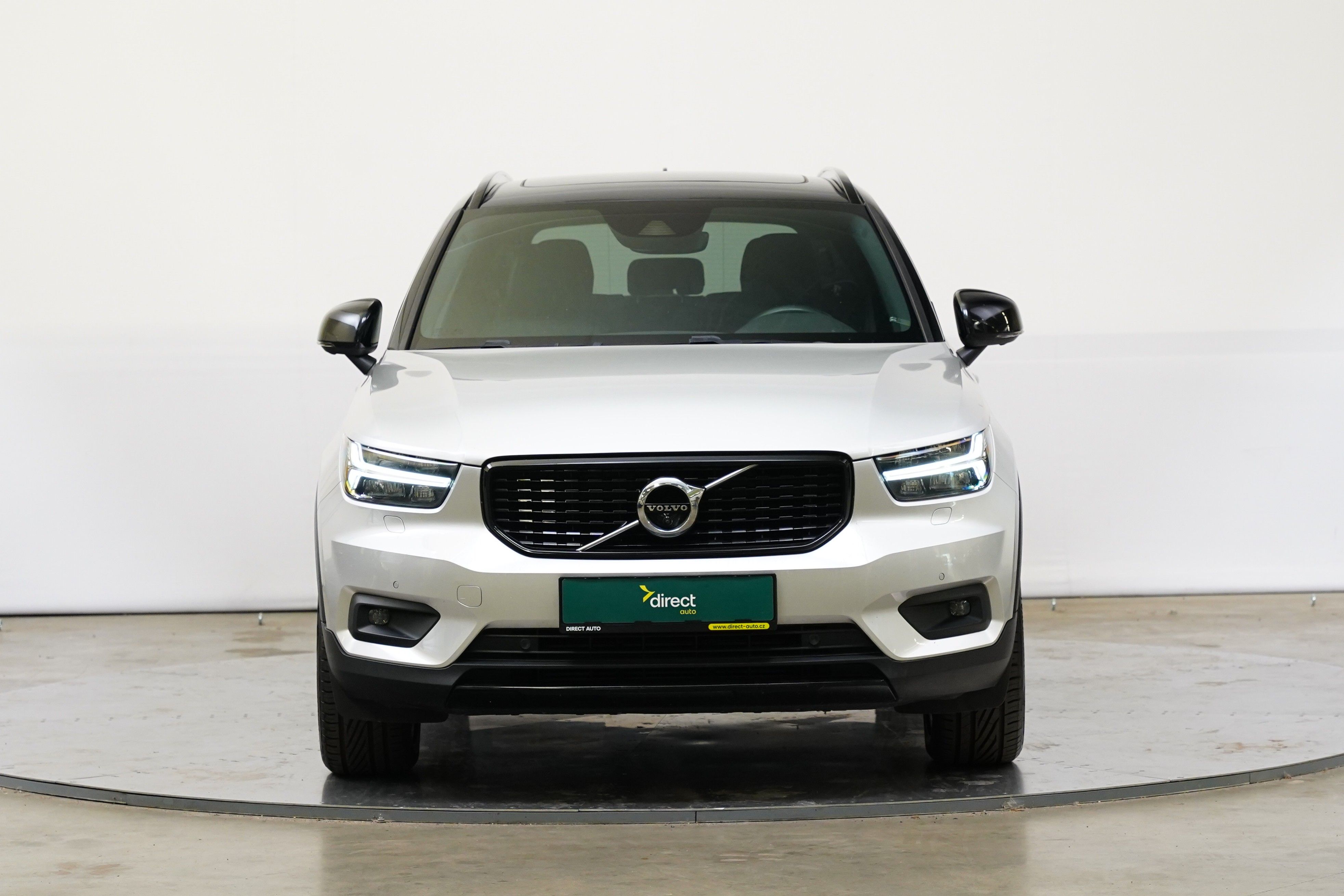Volvo XC40, 2.0 D4 140 kW AWD R-Design - fotka 4