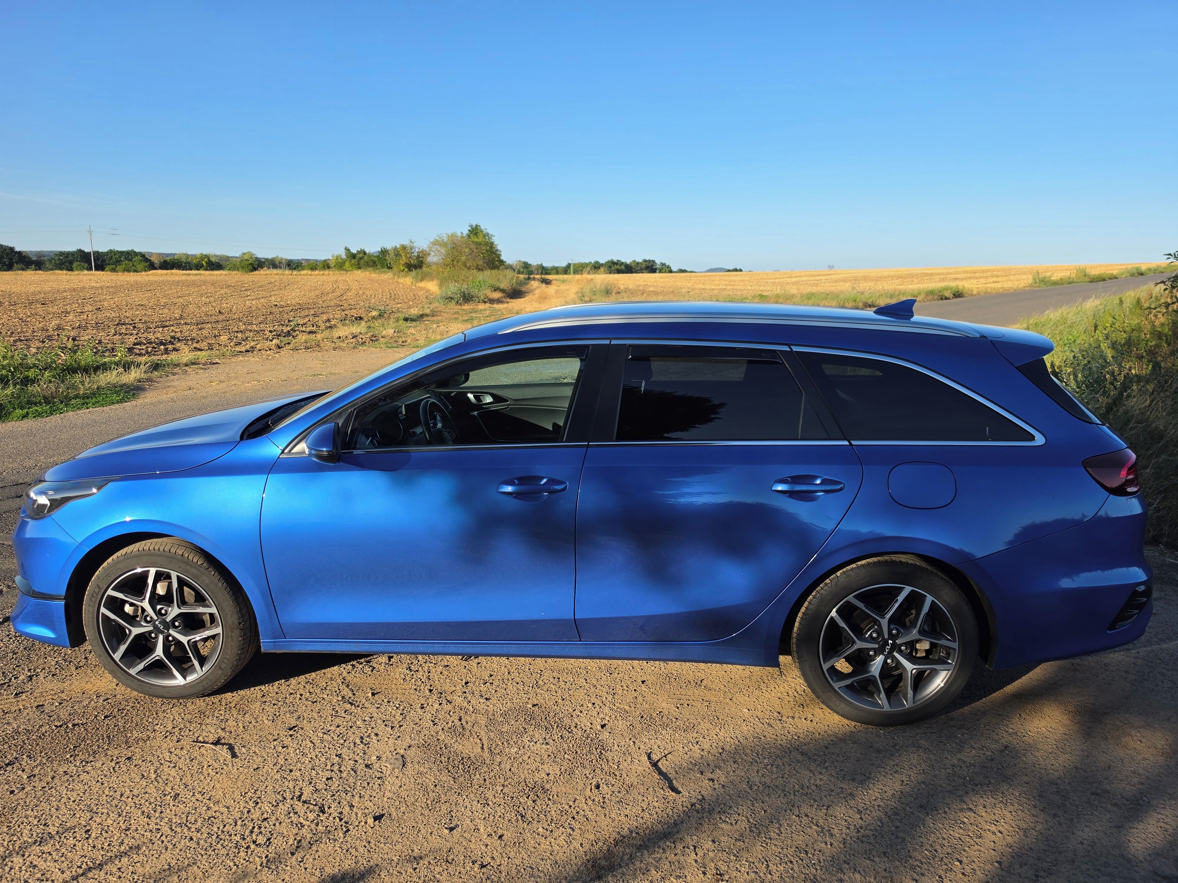 Kia Cee´d, 1.5T-GDi 118 kW, TOP, JBL, ALU - fotka 6
