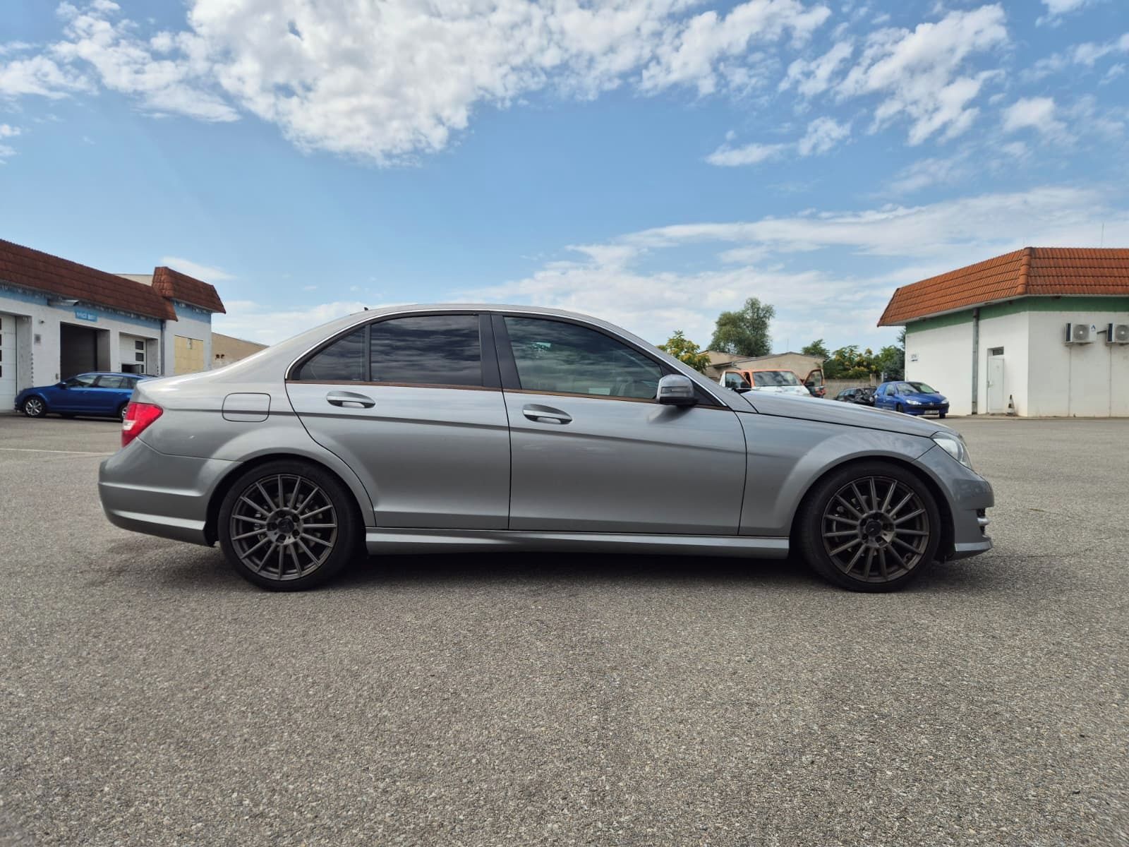 Mercedes-Benz Třídy C, 220d 4matic AMG - fotka 4