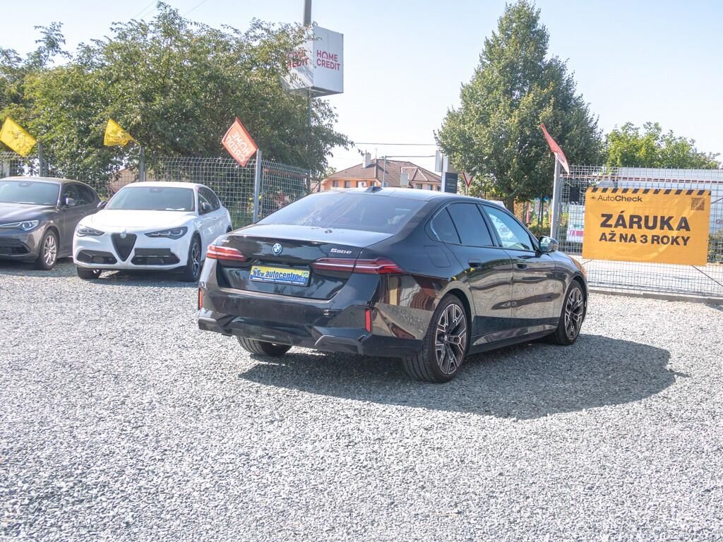 BMW Řada 5, ČR 550e xDrive - fotka 5