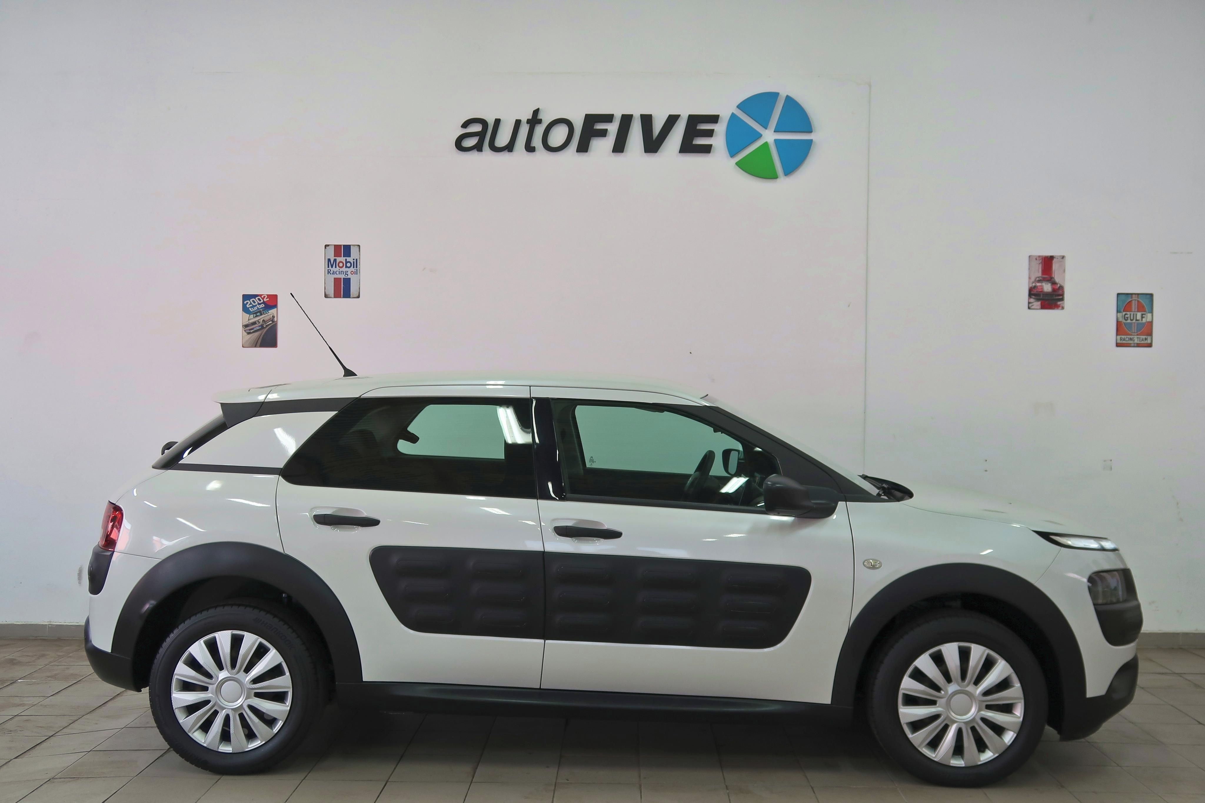 Citroën C4 Cactus, 1.2 VTi 60kW,KLIMA,2xKola,ZÁRU - fotka 2