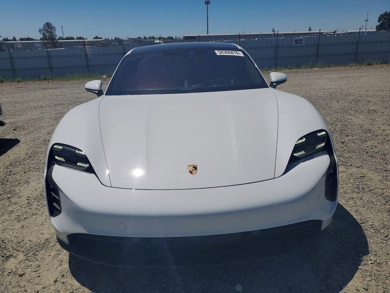 Porsche Taycan, GTS Auto na cestě - fotka 3
