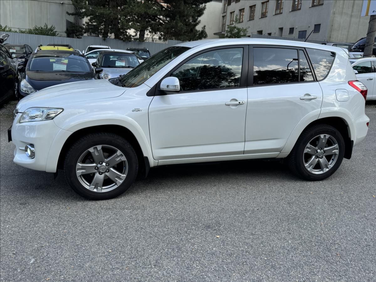 Toyota Rav4, 2,2 CROSSOVER+NADHERNÝ STAV ! - fotka 3