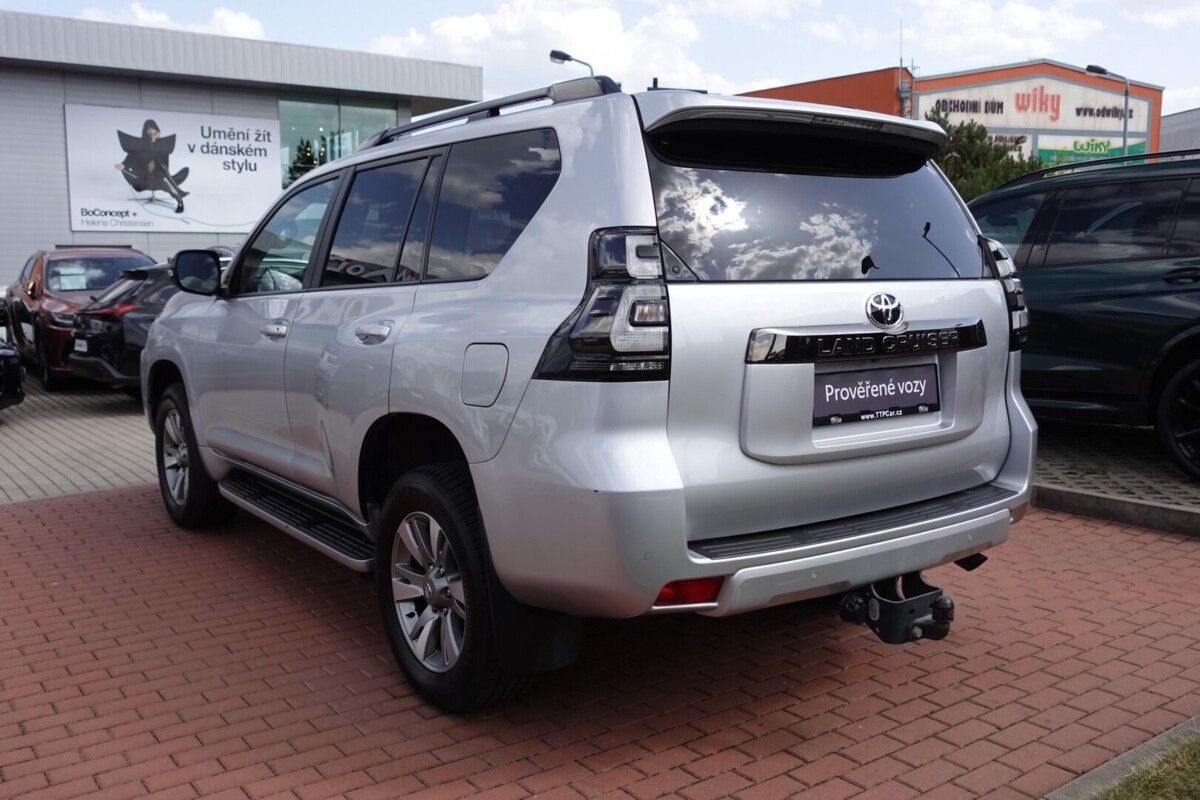 Toyota Land Cruiser, 2.8 D-4D Executive Family 7mís - fotka 6