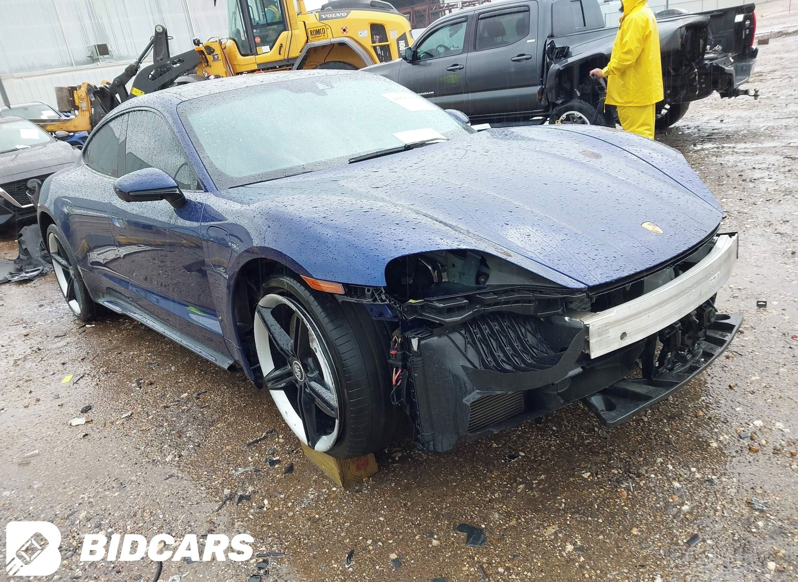 Porsche Taycan, Auto na cestě