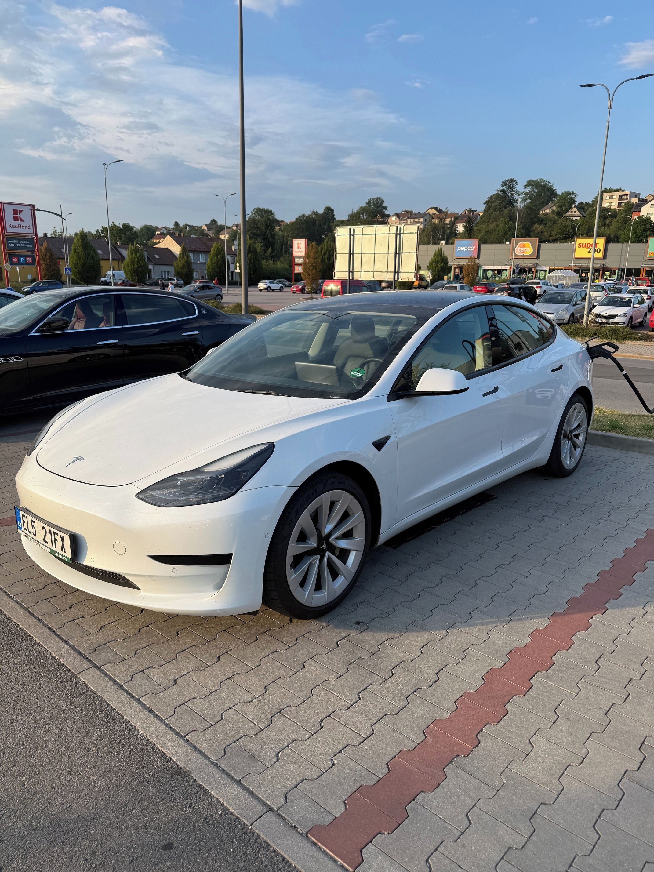Tesla Model 3, LFP, SoH 92 %, tažné, DPH