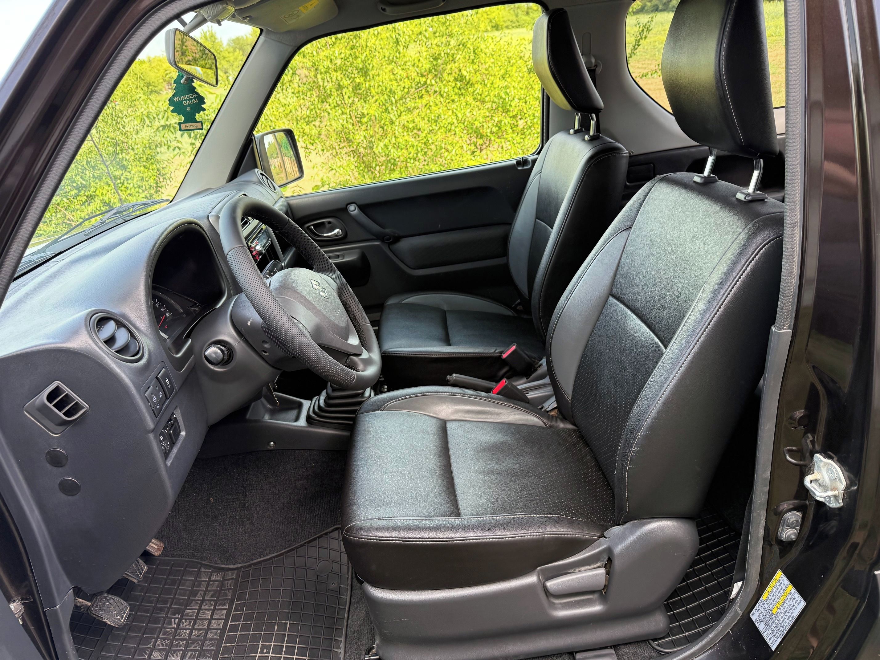 Suzuki Jimny, 1.3 VVT STYLE 4x4, ALU, KŮŽE - fotka 6