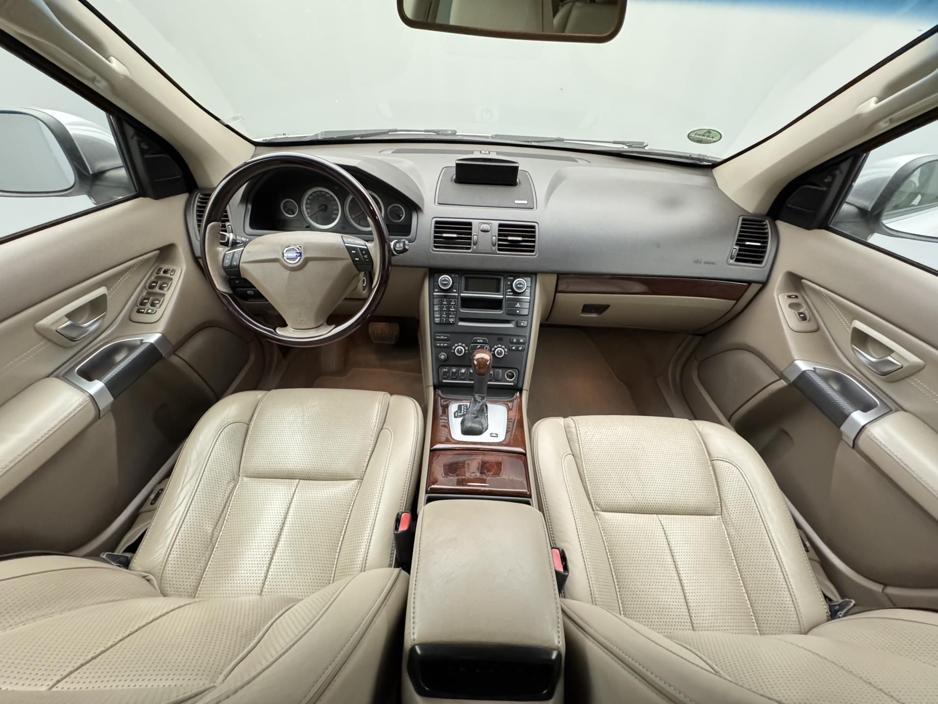 Volvo XC90, D5 AWD EXECUTIVE AUT CZ - fotka 2