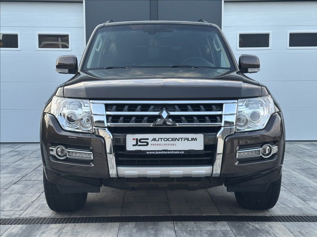 Mitsubishi Pajero, 3,2 DI-D 190PS  Instyle-7 4x4 - fotka 4