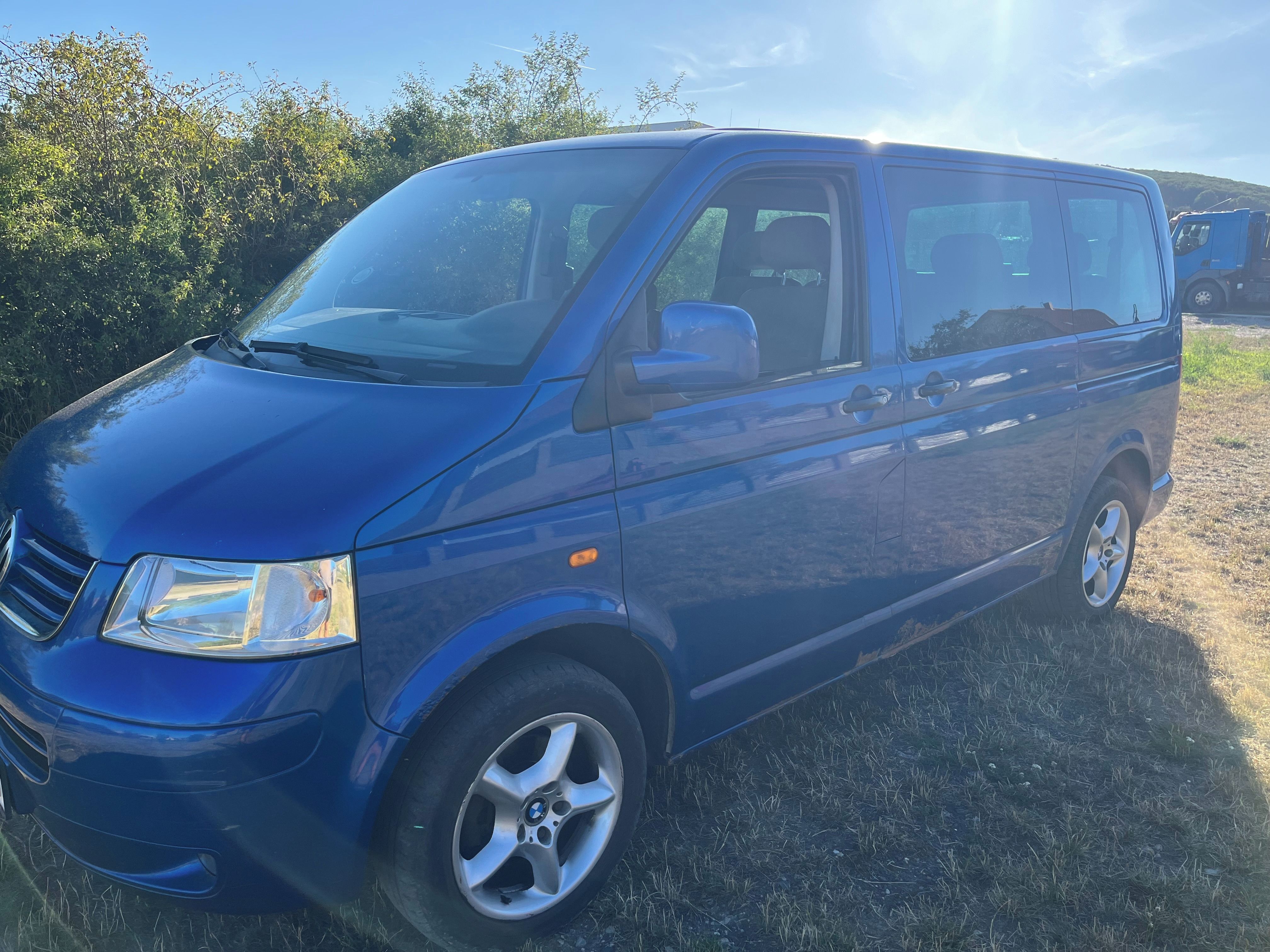 Volkswagen Caravelle, VW T5 8míst, 4x4, tažné2,5t - fotka 2