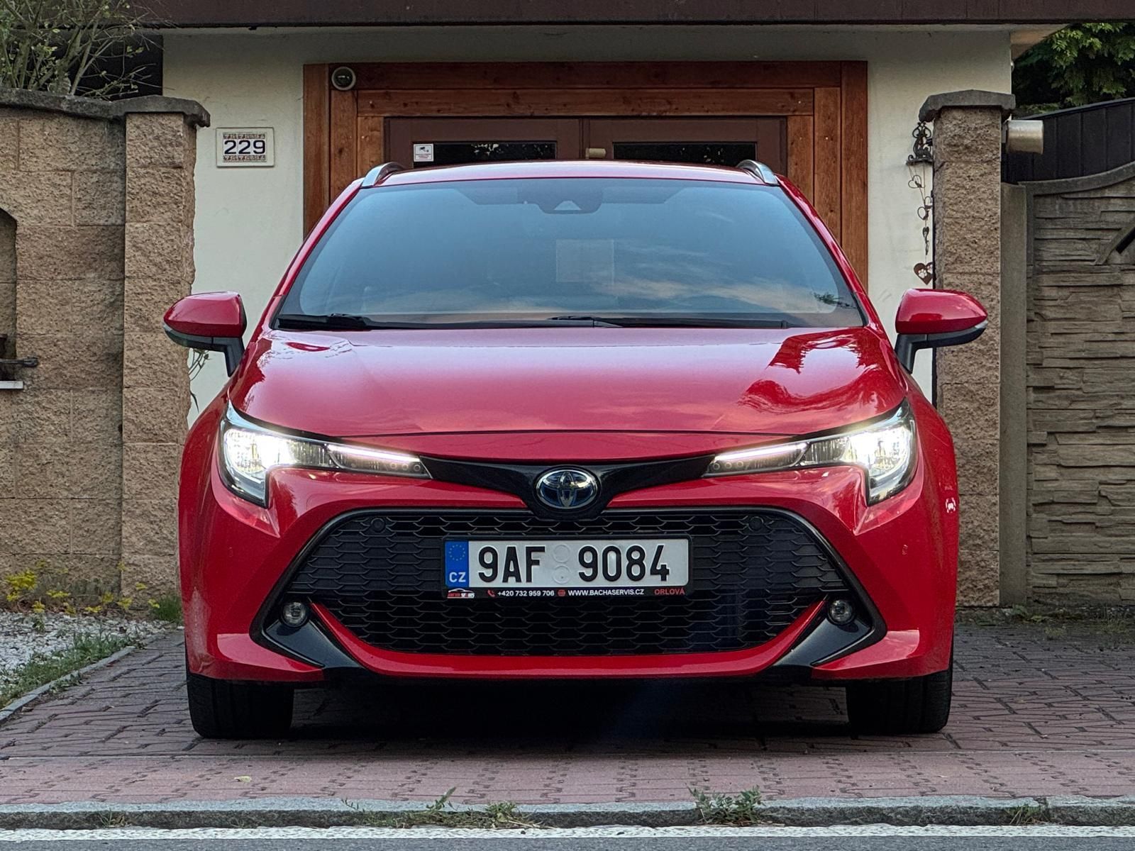 Toyota Corolla, 1.8E-Cvt Comf Sport 1.MAJ.DPH - fotka 2