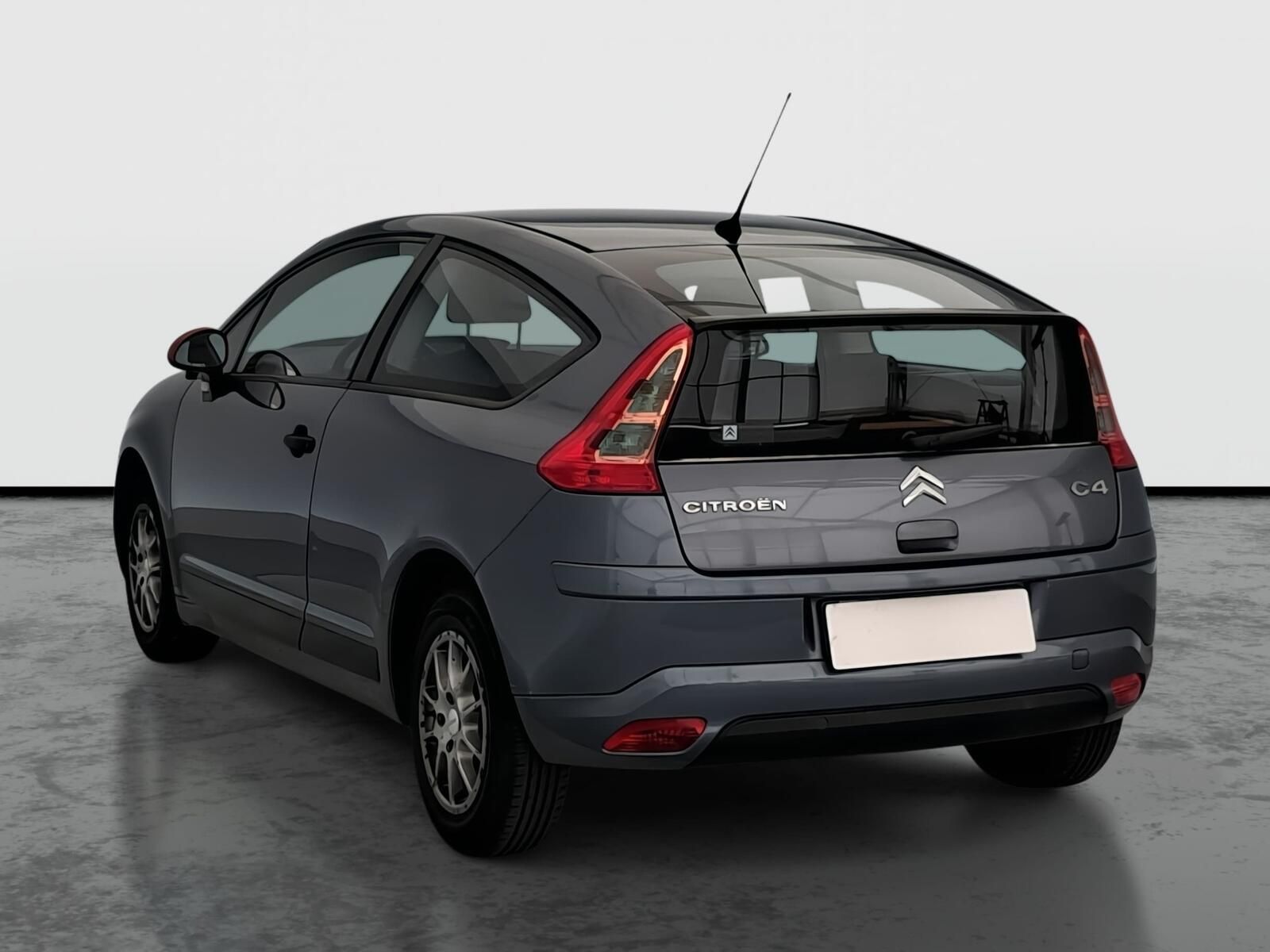 Citroën C4, 1.4 16V, po STK, rezervace - fotka 4