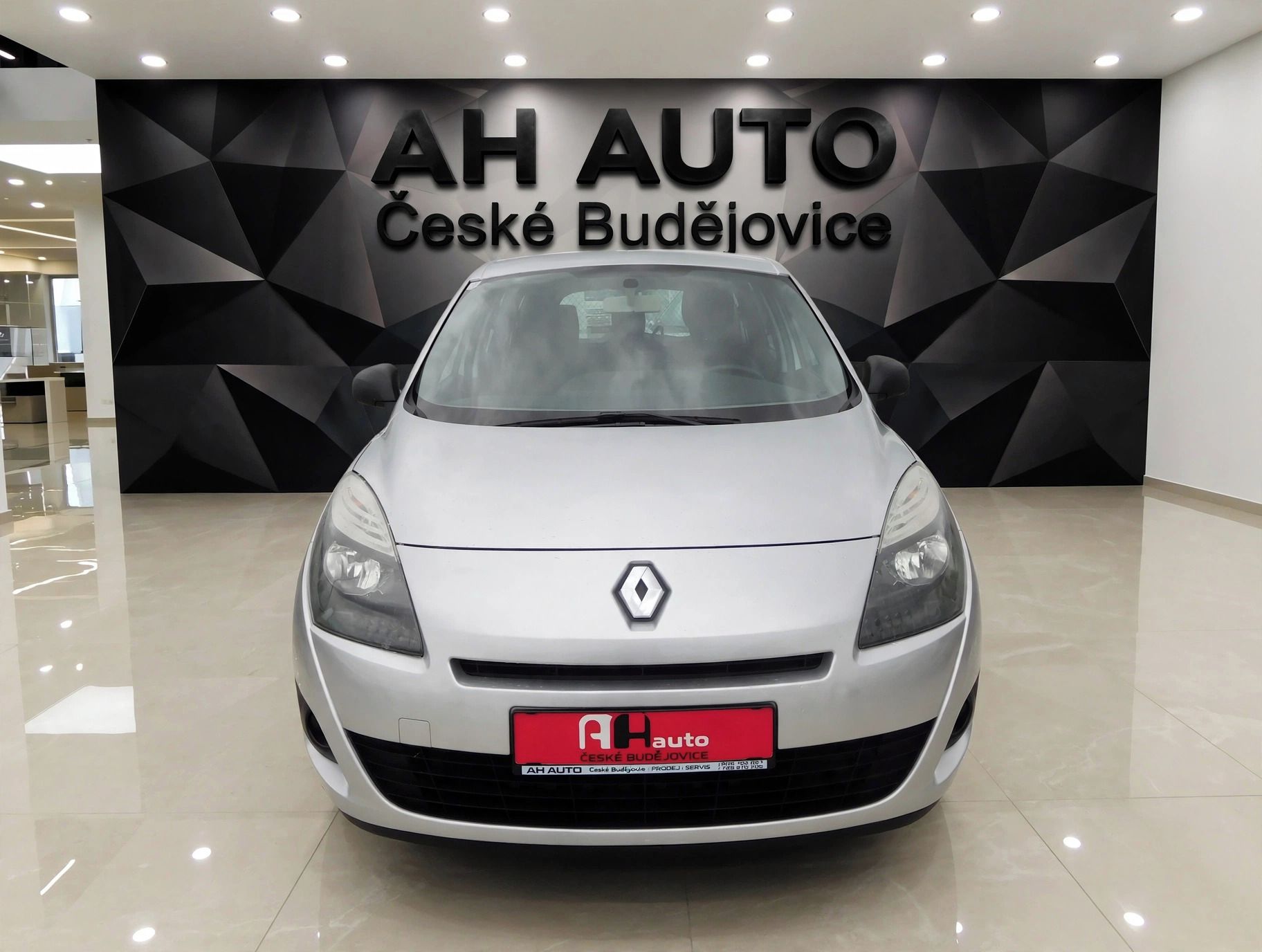 Renault Grand Scénic, 1.6i 16V, 81 kW, Klima - fotka 6