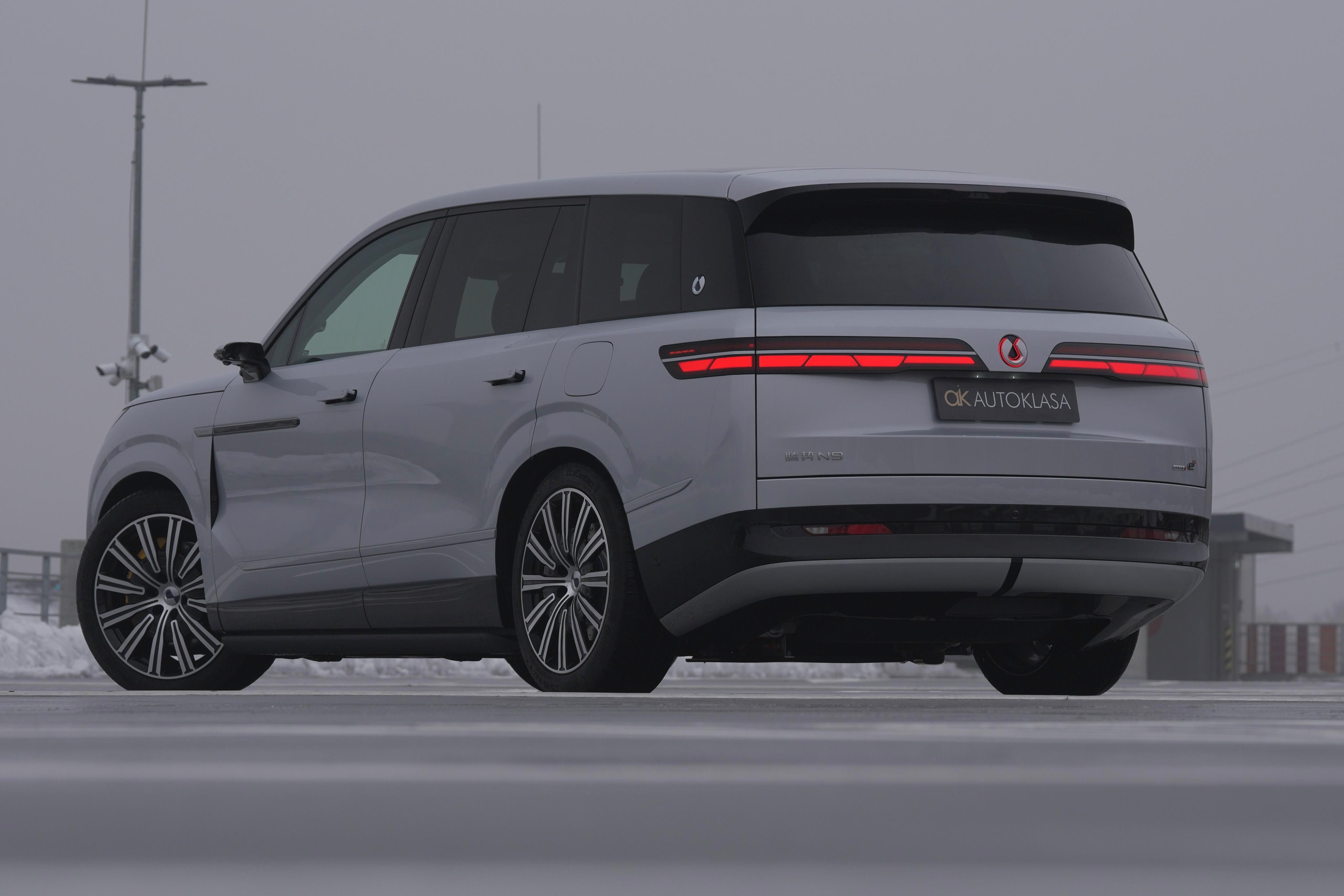 Denza N9, 2.0T PHEV - fotka 6