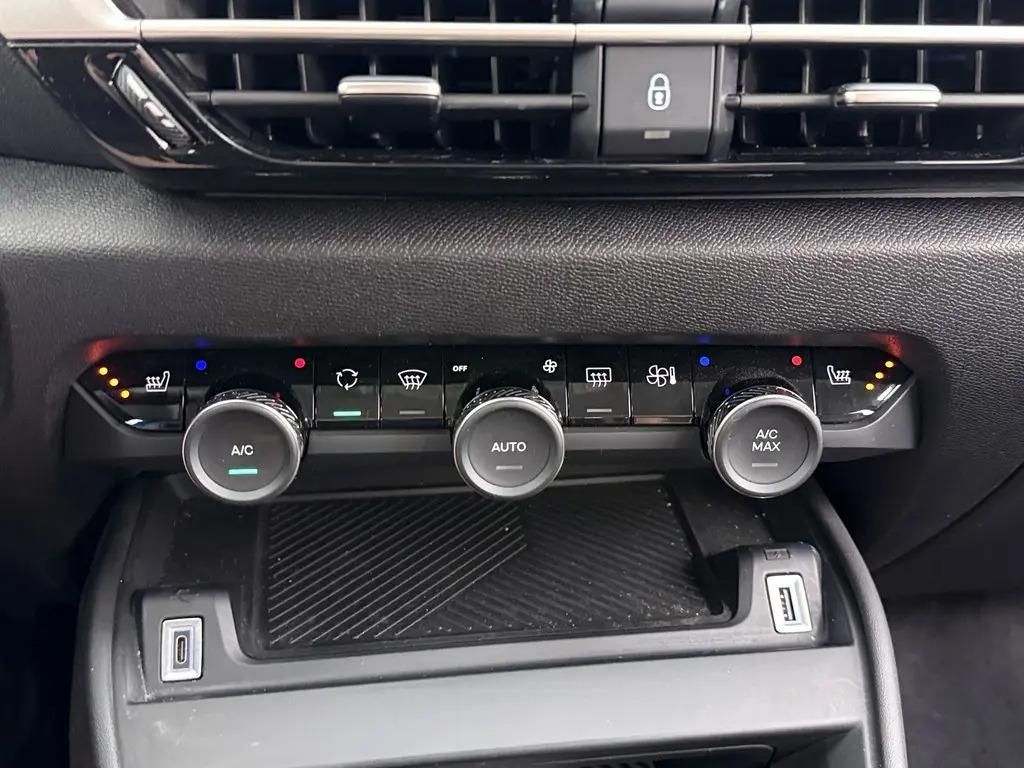 Citroën ë-C4, 100kW 50kWh Feel 1.Maj DPH - fotka 6