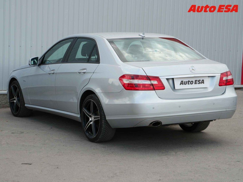 Mercedes-Benz Třídy E, 1.8 - fotka 6
