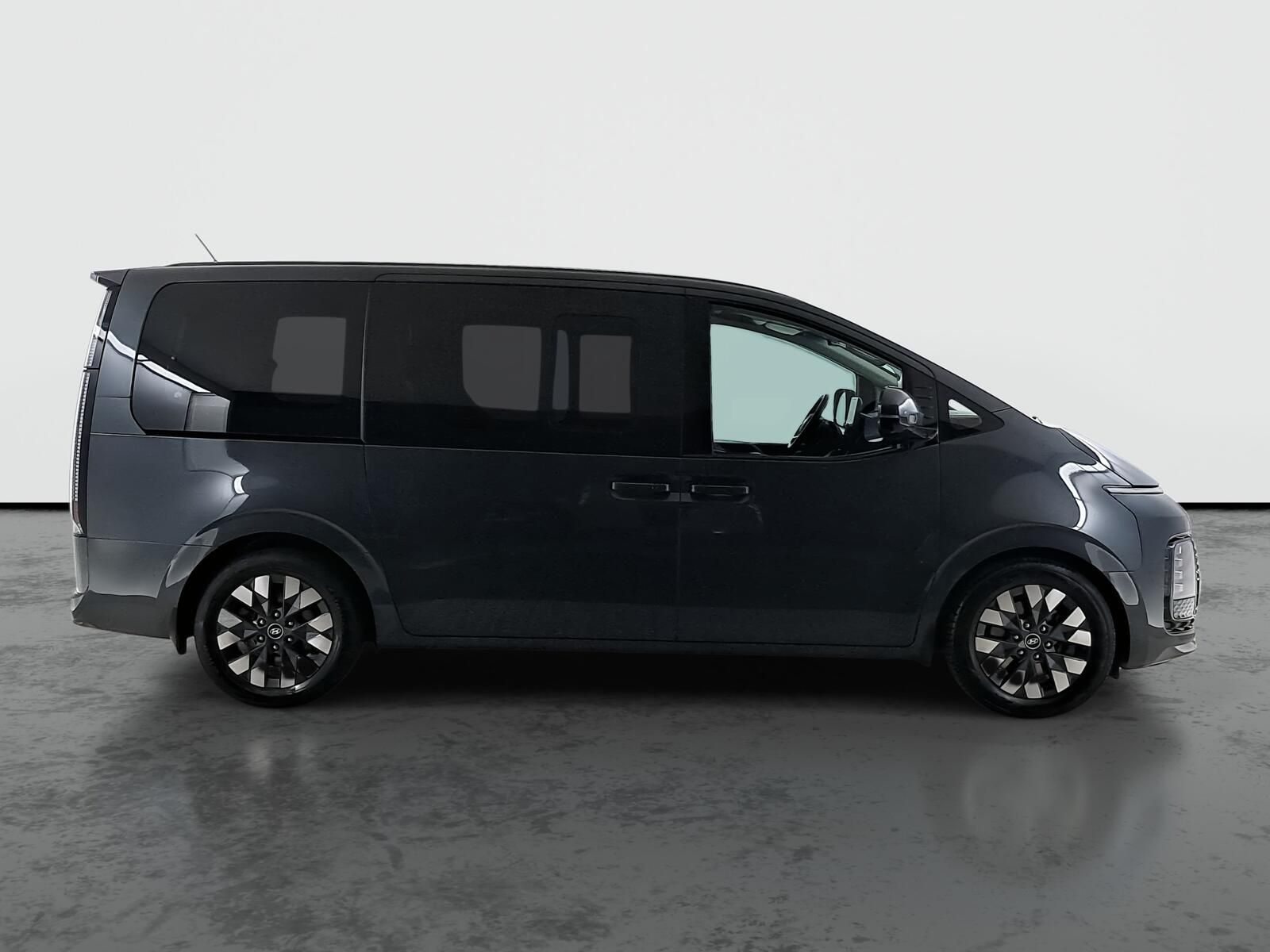 Hyundai Staria, 2.2 CRDi, Klima, Automat - fotka 6