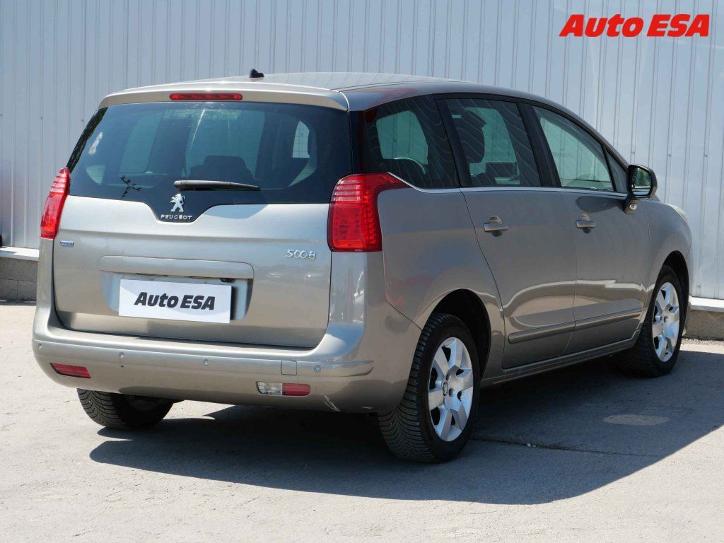Peugeot 5008, 1.6 HDi,ČR,navi,autoAC - fotka 4