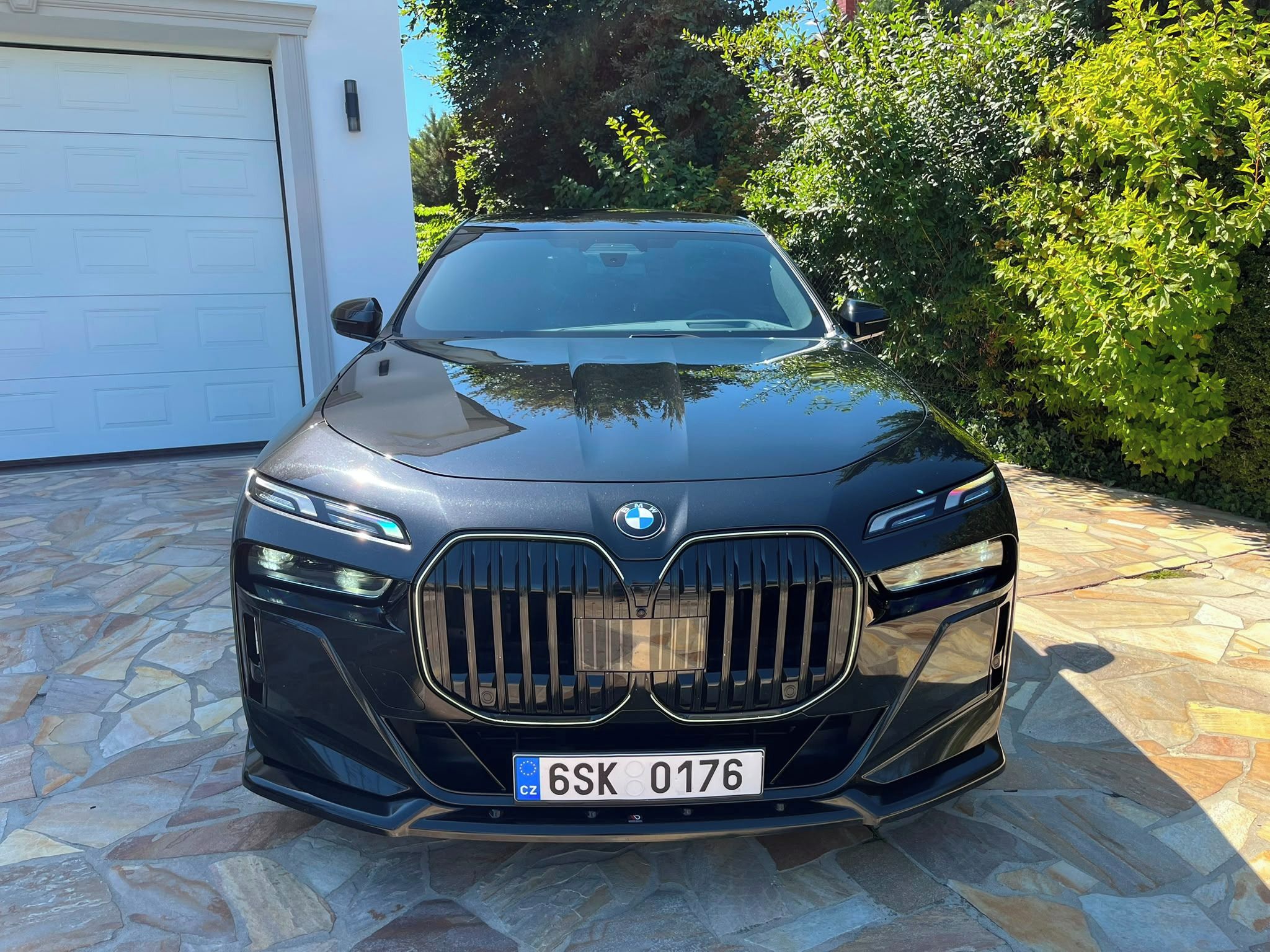 BMW Řada 7, 740D XDRIVE*Mpaket*B&W* - fotka 2